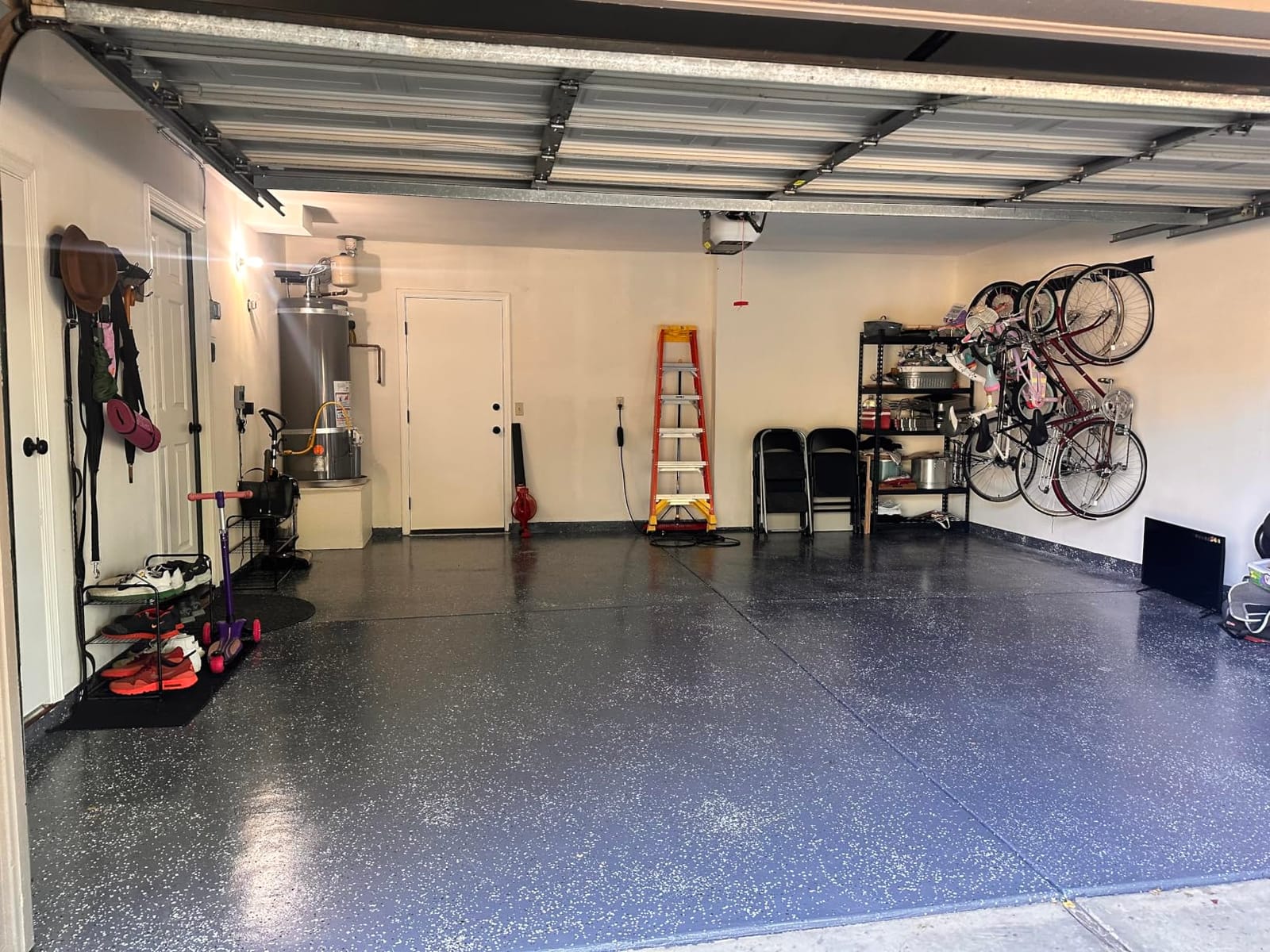 Rust-Oleum EpoxyShield Gloss Gray Garage Floor Coating Kit | Epoxy Garage Floor System, Hot Tire And Chemical Resistant, Professional Finish, 1 Car customer photo 2