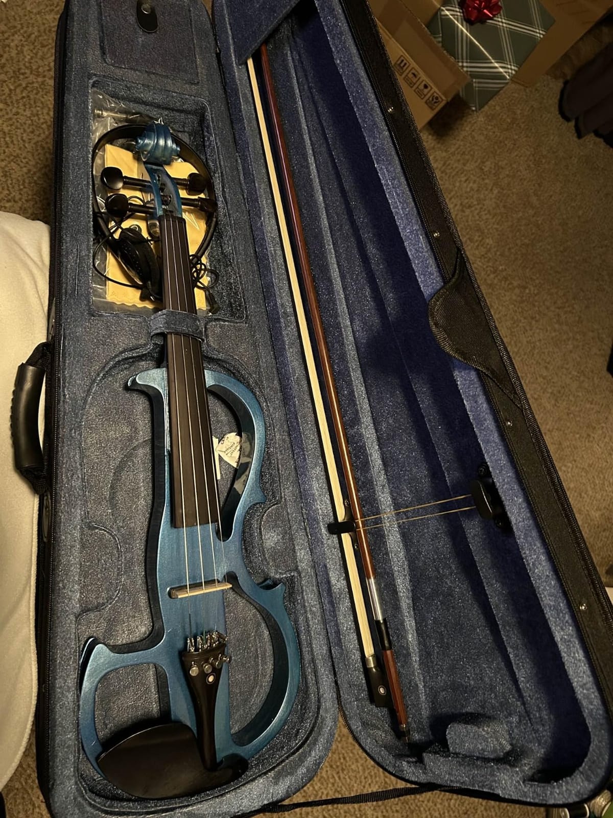 Cecilio Silent Electric Solid Wood Violin Kit with Ebony Fittings, Full Size 4/4 Electric Violin for Beginner and Professional Musicians, Black Metallic customer photo 1