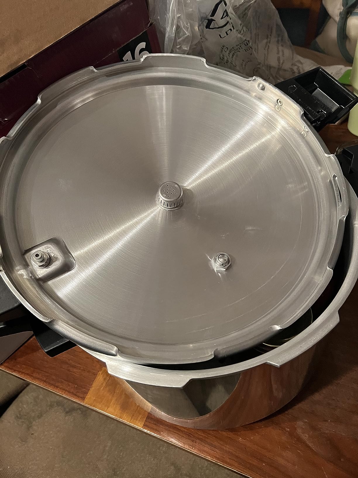 Mirro 7114000228 92116 Polished Aluminum 5 / 10 / 15-PSI Pressure Cooker / Canner Cookware, 16-Quart, Silver customer photo 2