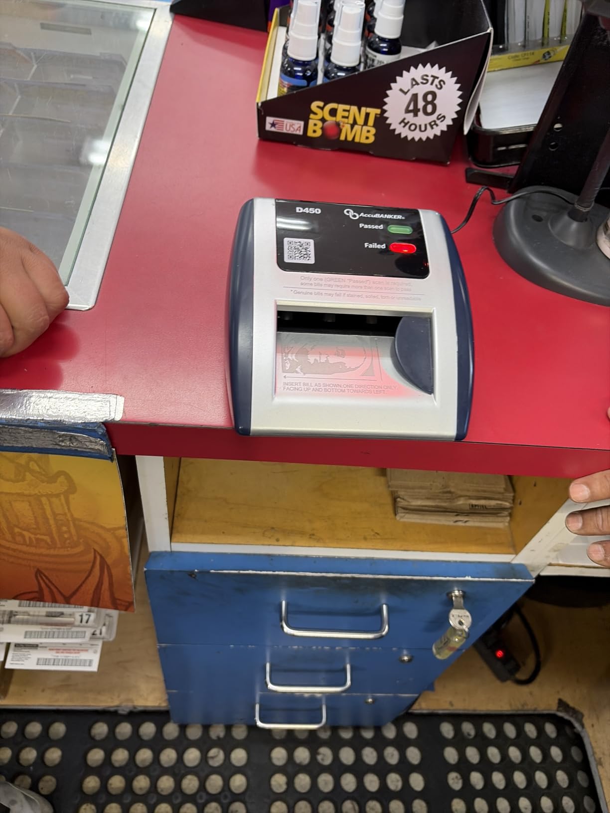 AccuBANKER D450 Counterfeit Bill Detector, 5 Point Detection - Verifies Magnetic Ink, Infrared, Watermark and Micro Printing in Under a Second with Audible and Visual Alerts customer photo 2