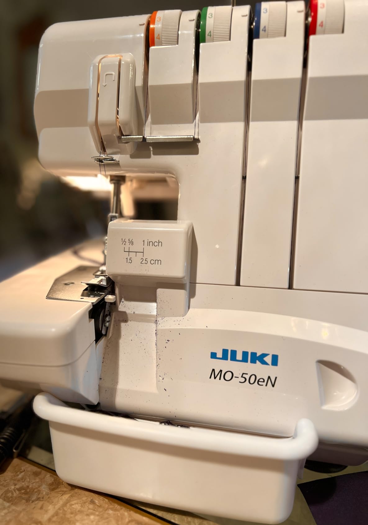 Juki, MO-50E, 3 or 4 Thread Serger, Lay In Tensions, Adjustable Differential Feed, Built In Rolled Hem, Automatic Lower Looper Threader, Retractable Upper Knife customer photo 1