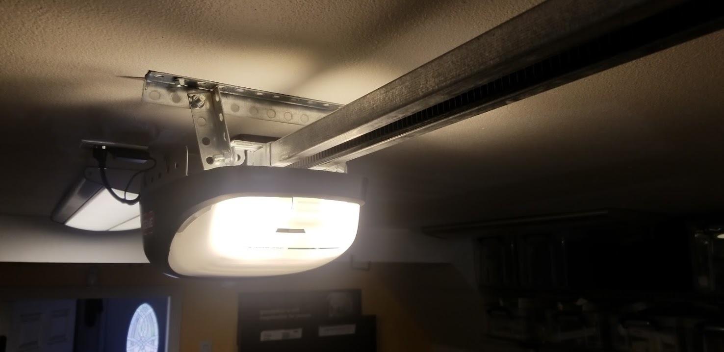 Genie SilentMax 1200 Model 4042-TKH Garage Door Opener with Motion Detection Lighting, Ultra-Quiet Steel-Reinforced Belt Drive, 140V DC Motor, 3/4 + HPc 140V Belt Drive, Gray customer photo 2