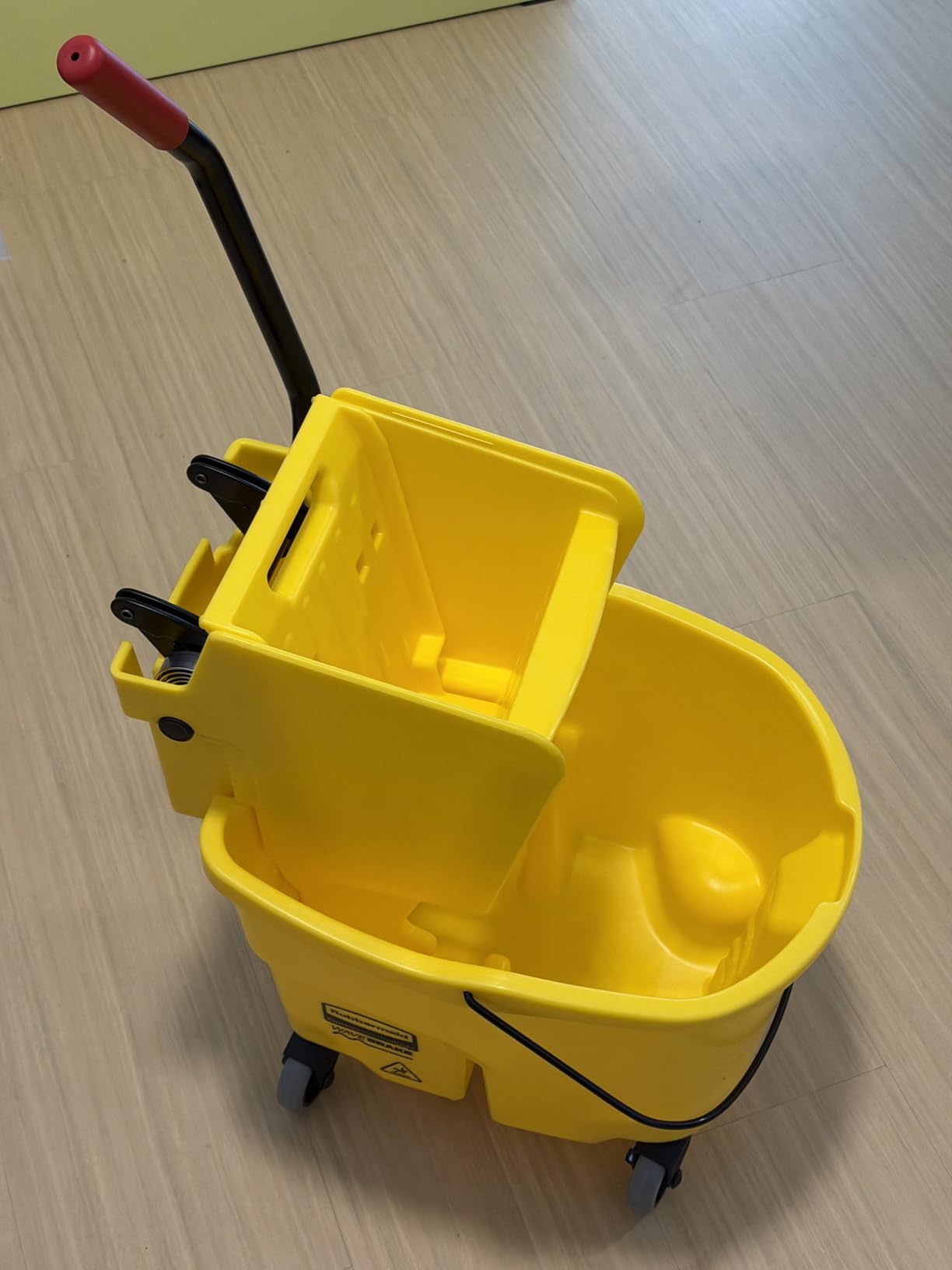 Rubbermaid Commercial Products WaveBrake 26 Qt. Side-Press Mop Bucket and Wringer Combo on Wheels, Yellow, for Professional/Industrial/Business Heavy-Duty Floor Cleaning/Mopping customer photo 2