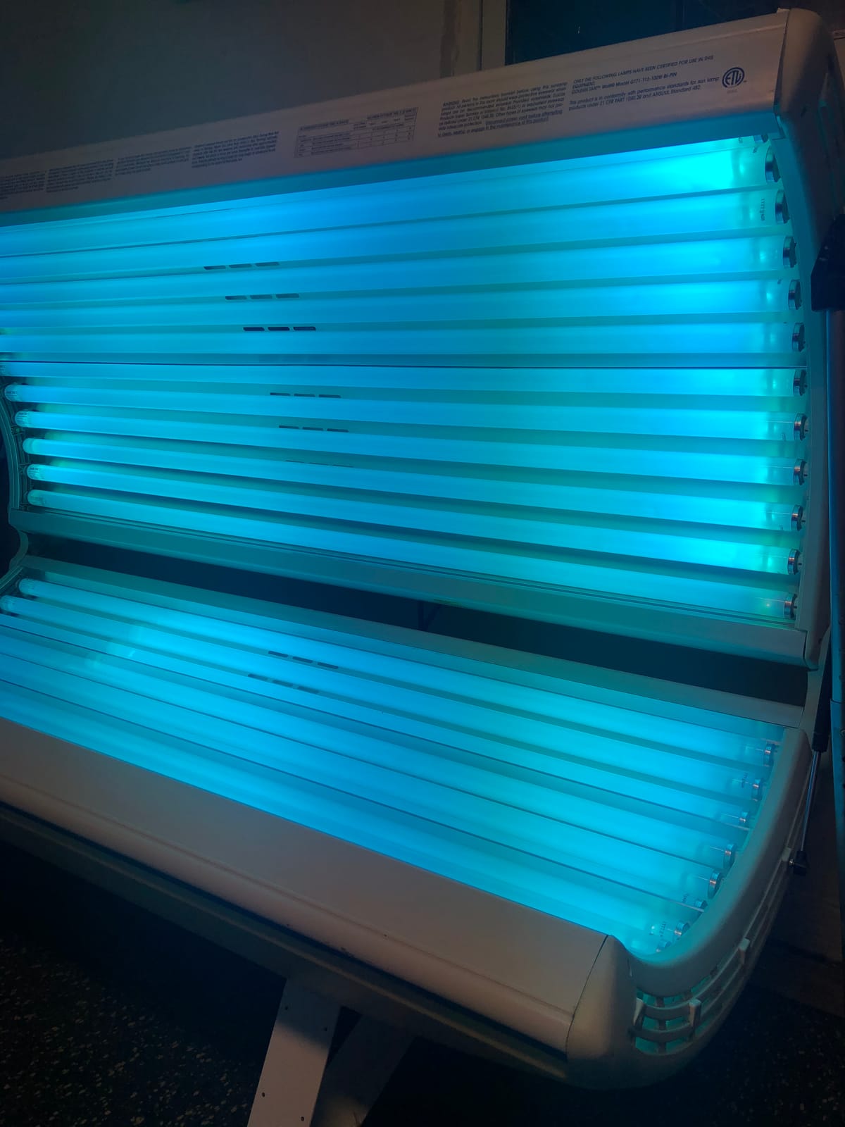 Wolff System Wolff Dark Tan II F71 T12 100W Tanning Bed Bulbs, Box of 24 Lamps customer photo 1