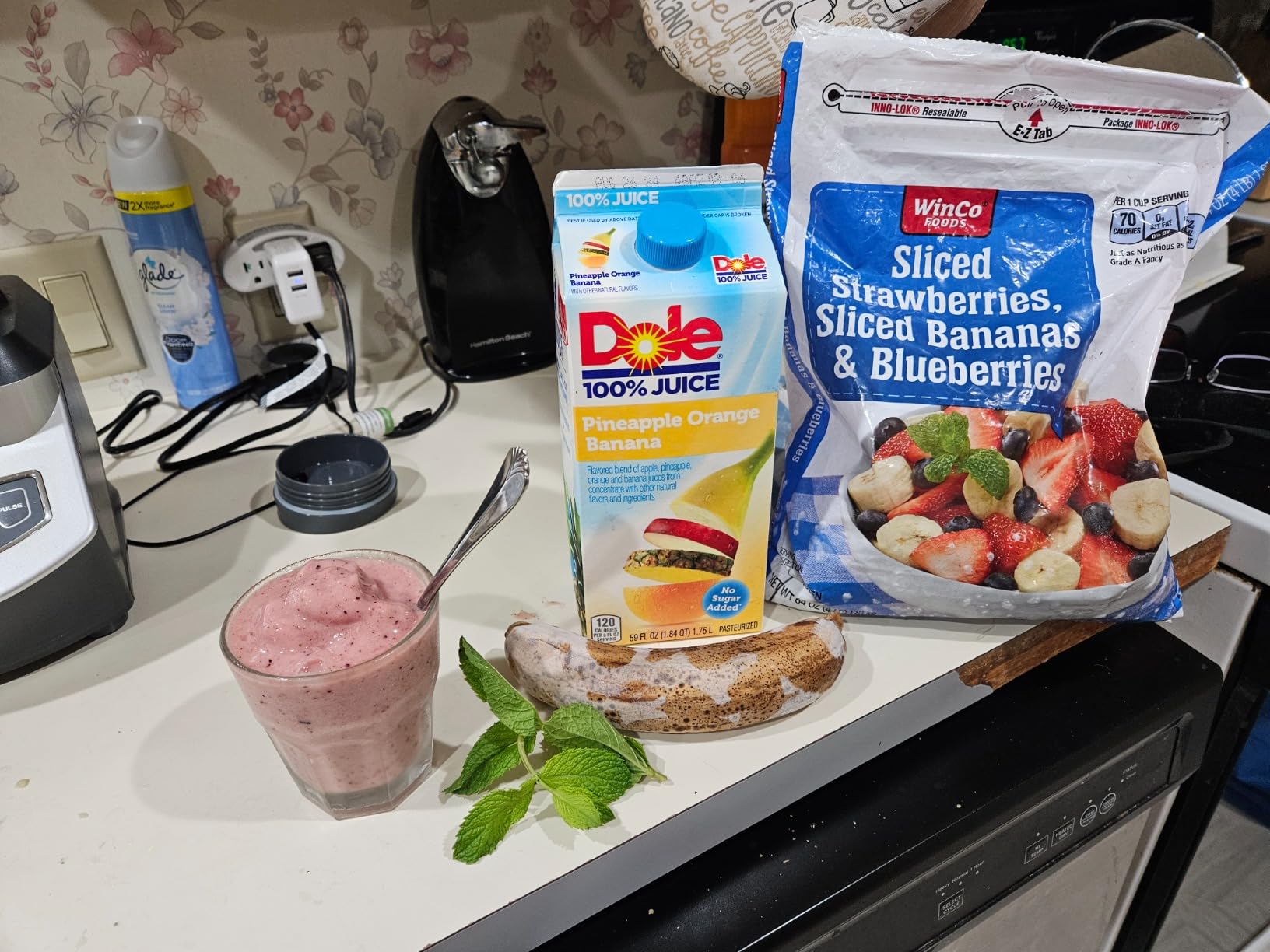 Ninja BL660 Professional Compact Smoothie & Food Processing Blender, 1100W customer photo 2