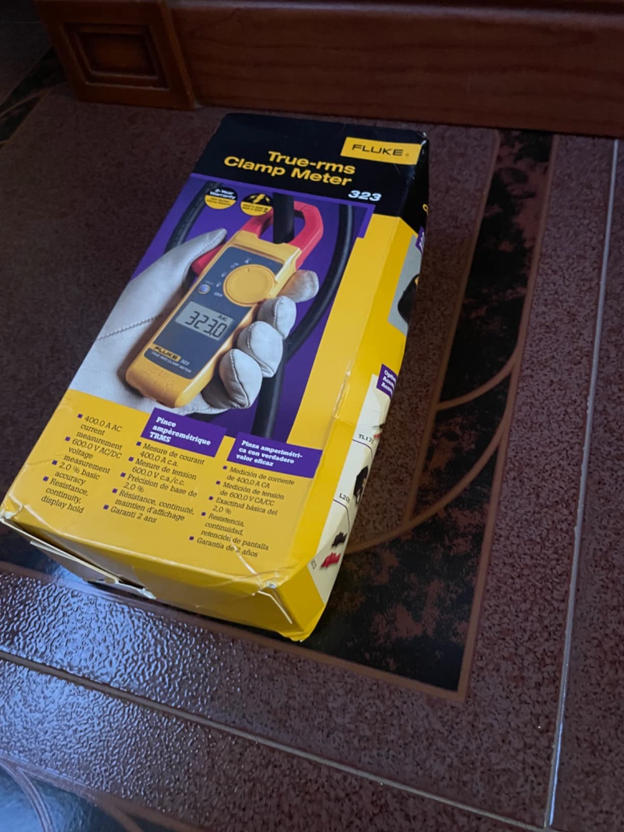 Fluke 323 Clamp Meter for Commercial/Residential Electricians, Measures AC Current to 400 A & AC/DC Voltage to 600 V, Resistance and Continuity, Includes 2 Year Warranty and Soft Carrying Case customer photo 2