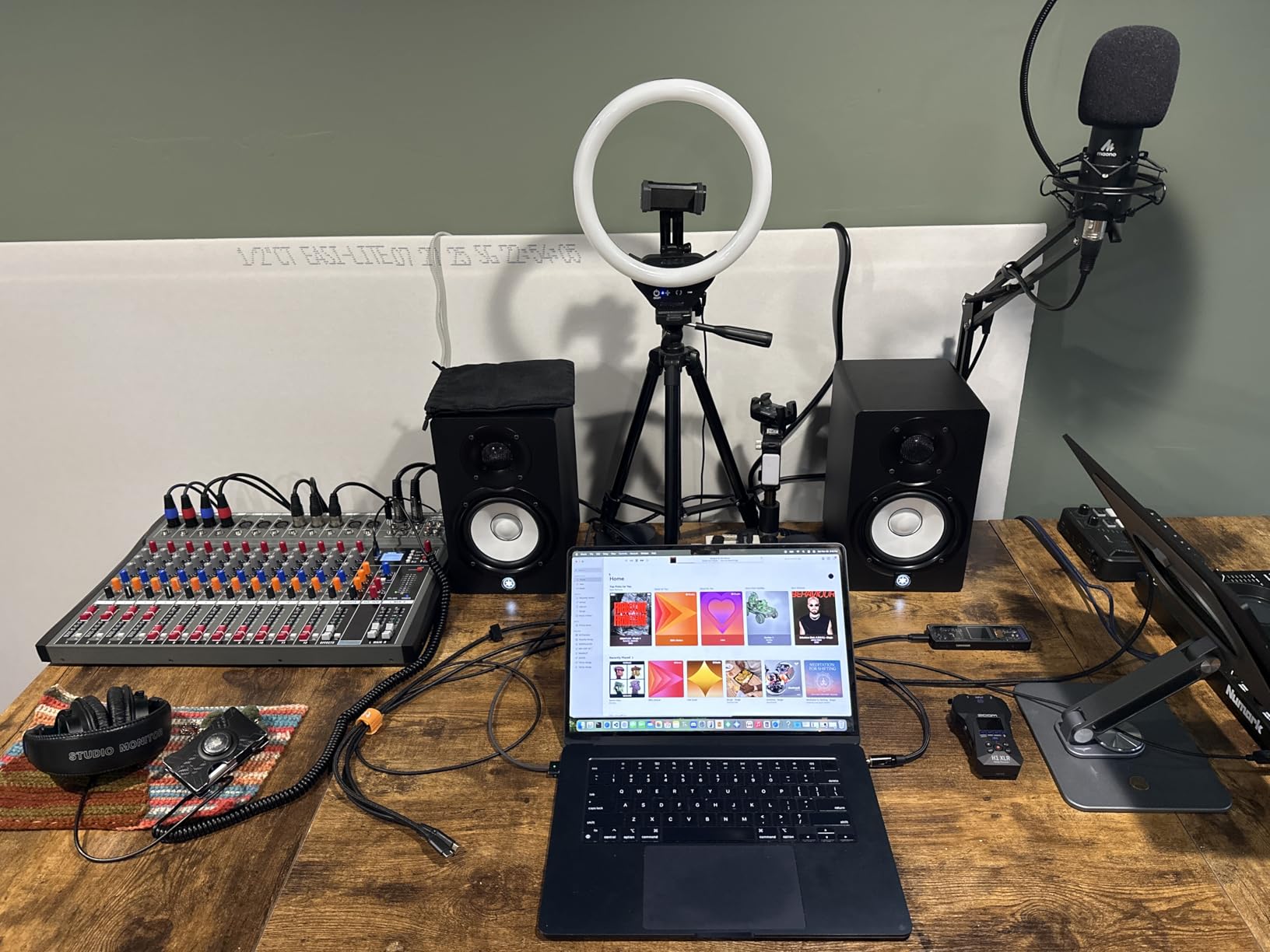 YAMAHA HS8 Studio Monitor, Black, 8 Inch customer photo 1