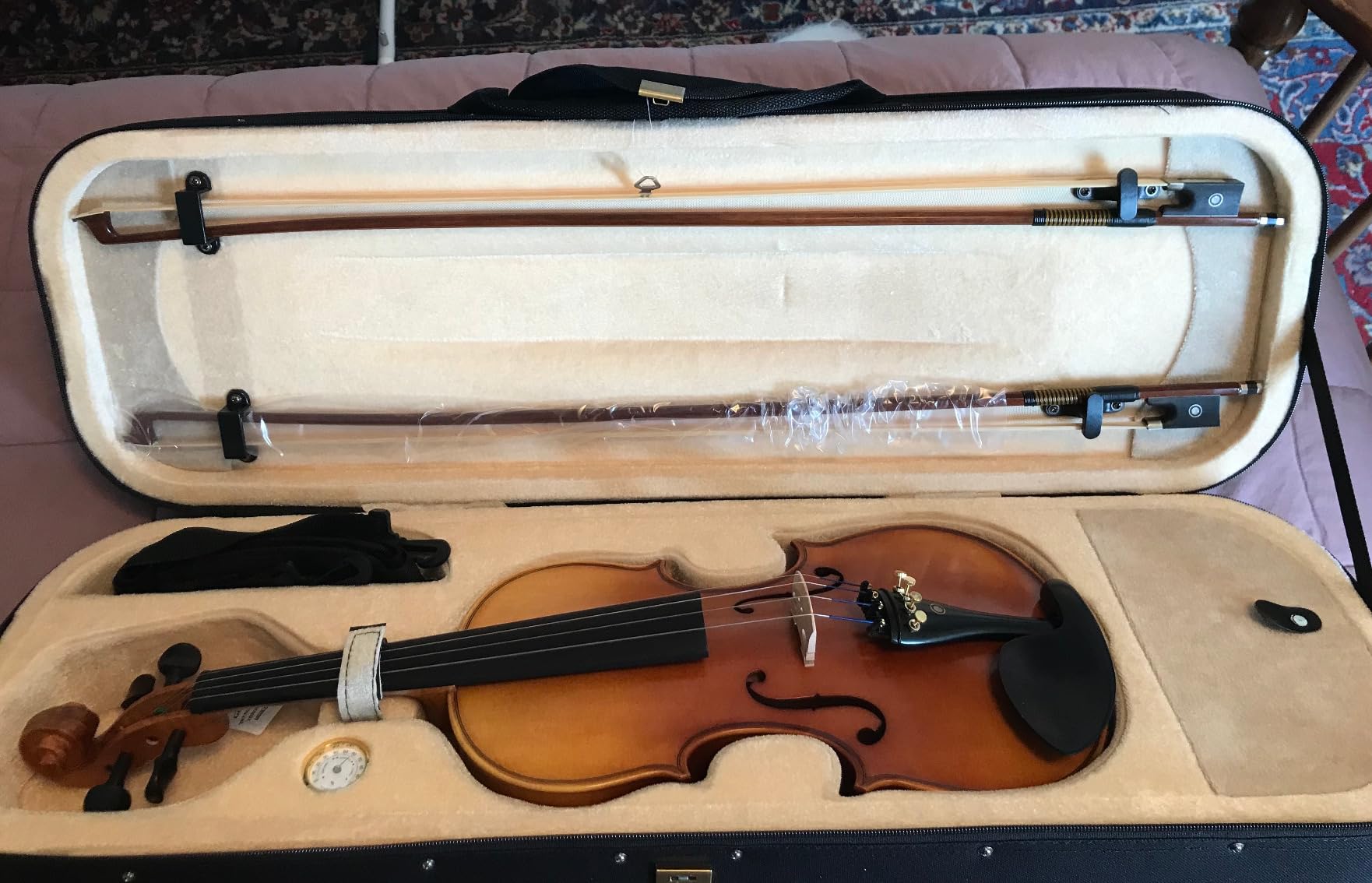 Cecilio Violin 4/4 Full Size Kit Hand Oil Rub Highly Flamed 1-Piece Back Solidwood Violin with Premium Strings, Size 4/4 (Full Size) customer photo 1