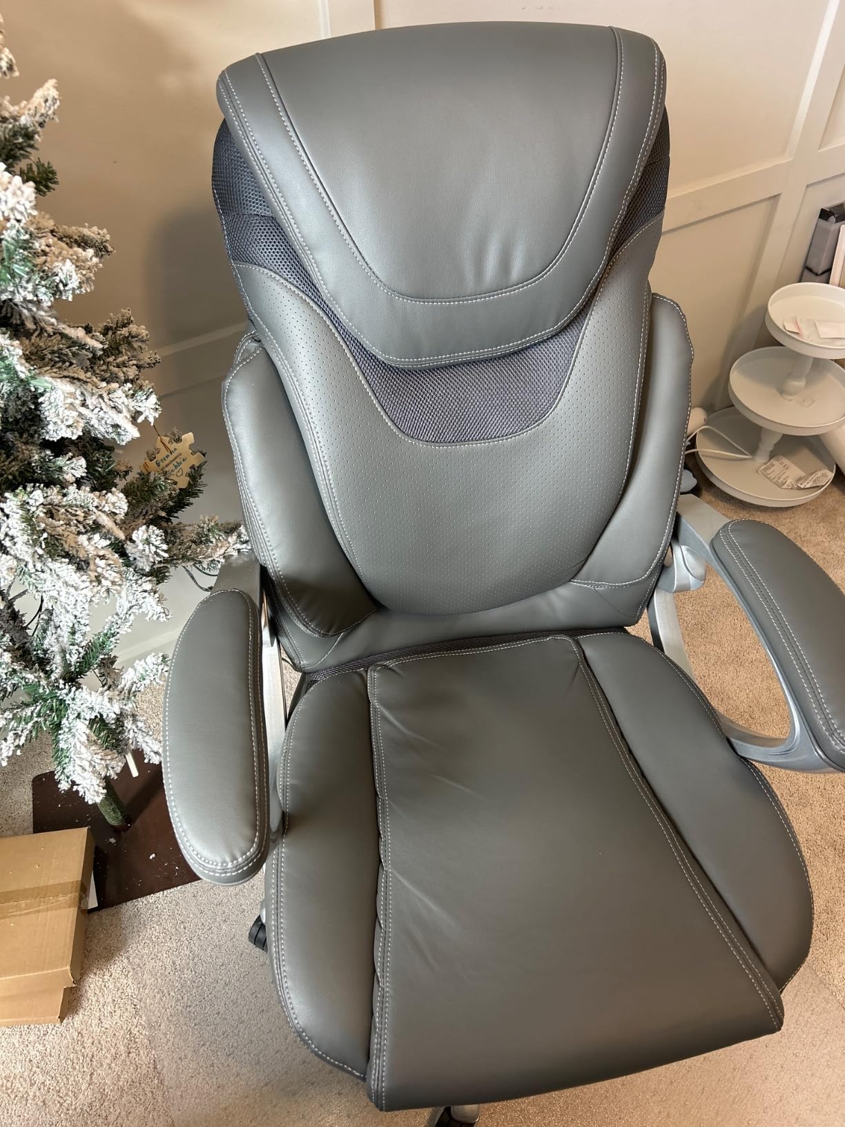 Serta Bryce Executive Office Chair - Ergonomic Computer Desk Chair with Patented AIR Lumbar Technology - Adjustable Height - Memory Foam Body Pillows - 360 Degree Swivel Rolling Base - Bonded Leather customer photo 1
