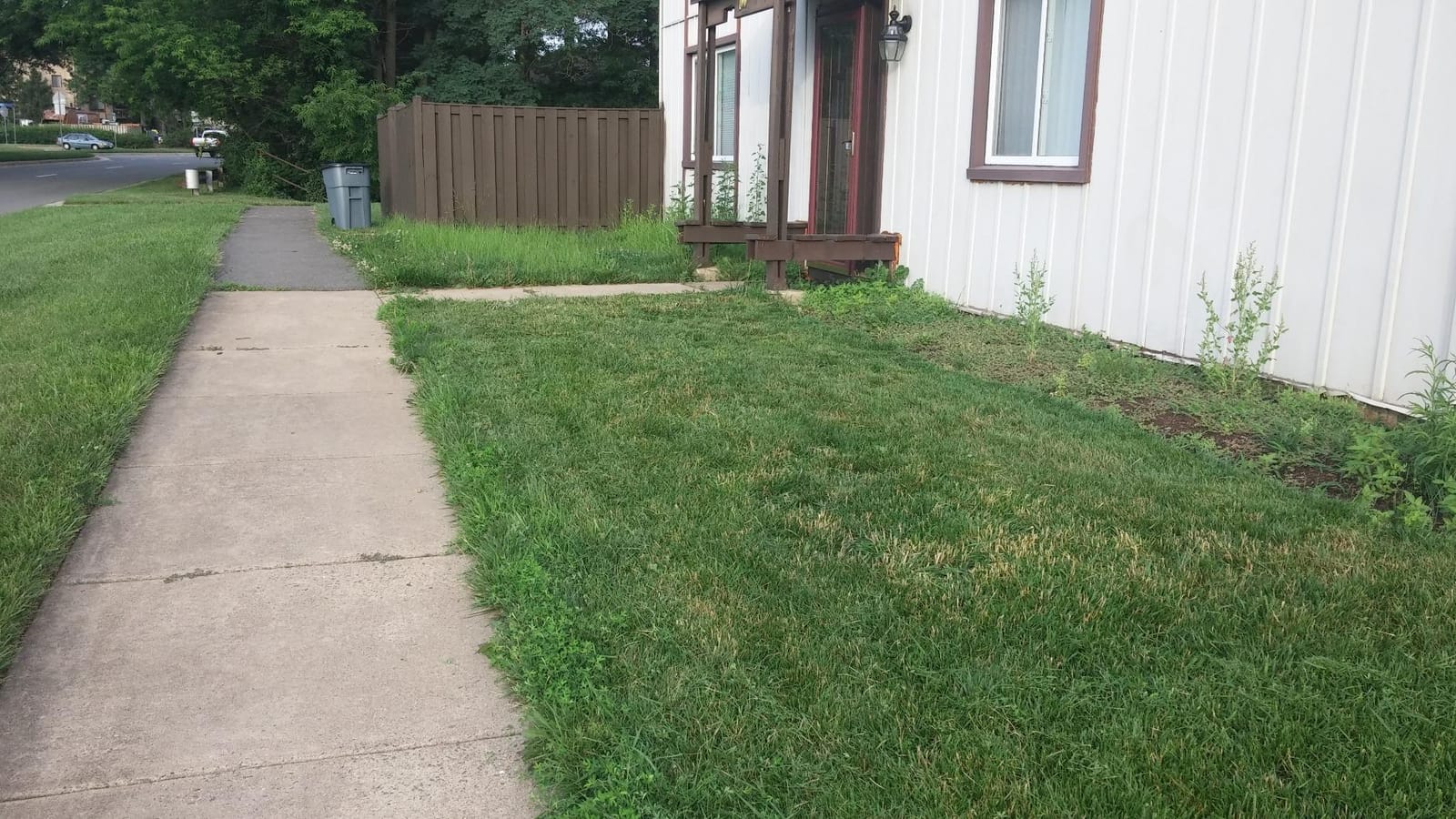 BLACK+DECKER Weed Eater, Lawn Edger and Cordless Lawn Mower 3 in 1 Combo, Includes (2) Batteries, Charger, 12 Inch Battery Powered String Trimmer and Lawnmower, Adjustable Length and Height (MTC220) customer photo 2
