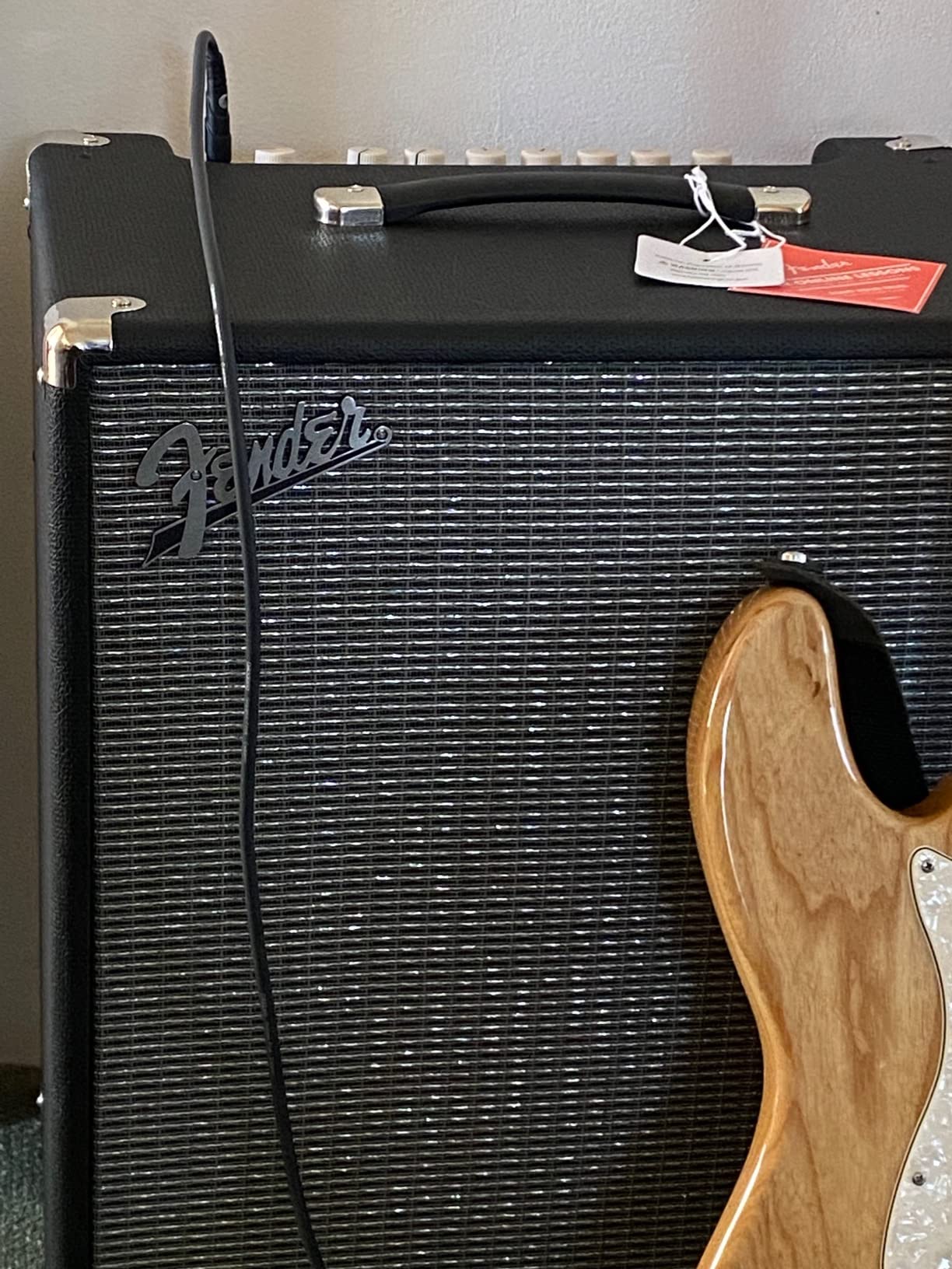 Fender Rumble 200 V3 Bass Guitar Combo Amplifier with Effects, 200W - Black | 200-watt portable bass combo amp, built-in effects, lightweight, ideal for gigging and live performance, v3 series customer photo 1