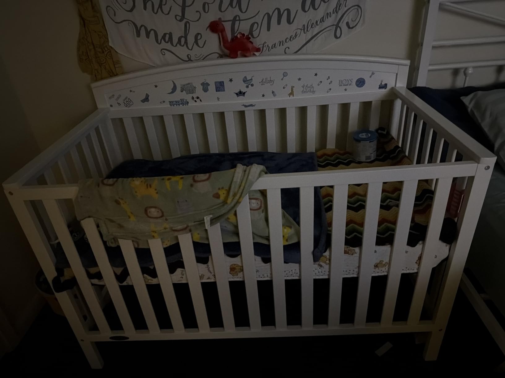 Graco Benton 5-in-1 Convertible Crib, White | GREENGUARD Gold Certified, Converts from Baby Crib to Toddler Bed, Daybed and Full-Size Bed, Fits Standard Baby Crib Mattress customer photo 1