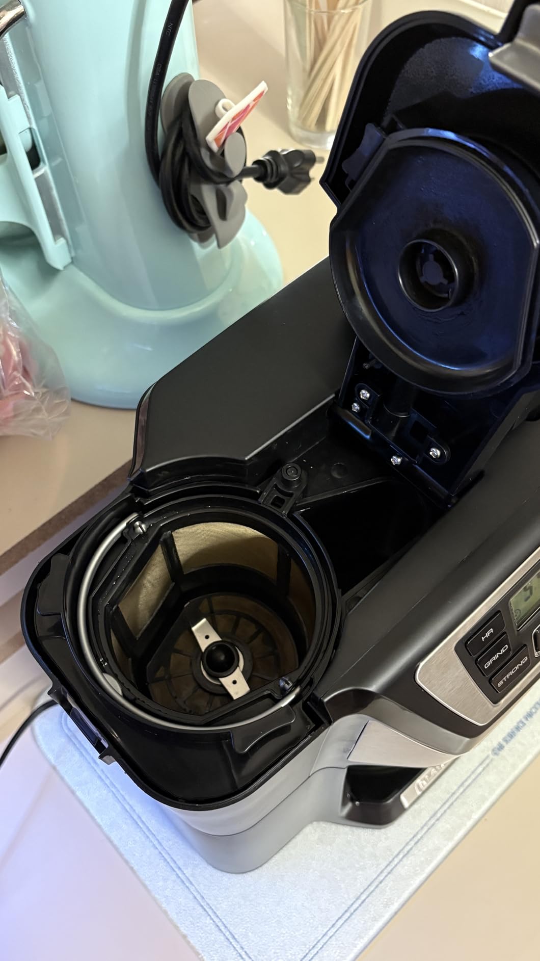BLACK+DECKER 12-Cup Grind and Brew Coffee Maker customer photo 1
