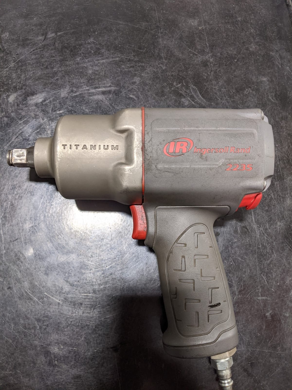 Ingersoll Rand 2235TiMAX 1/2-Inch-Drive Air Impact Wrench with Up to 1,350 Foot-Pounds Torque Output customer photo 2