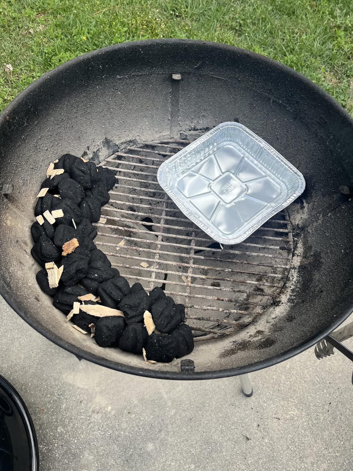Weber Original Kettle Premium Charcoal Grill, 22-Inch, Black customer photo 1