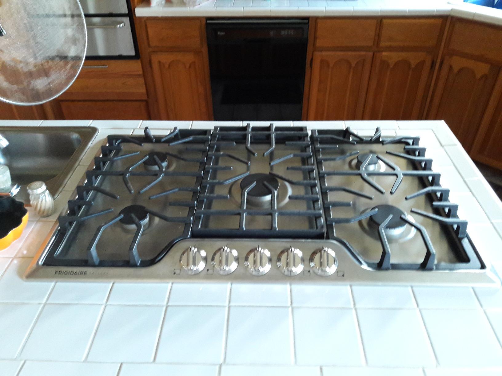 Frigidaire Gallery 36 Inch Stainless Steel Gas Cooktop, 5-Burner Range with Liquid Propane Cooktop Conversion Kit, FGGC3645QS customer photo 2