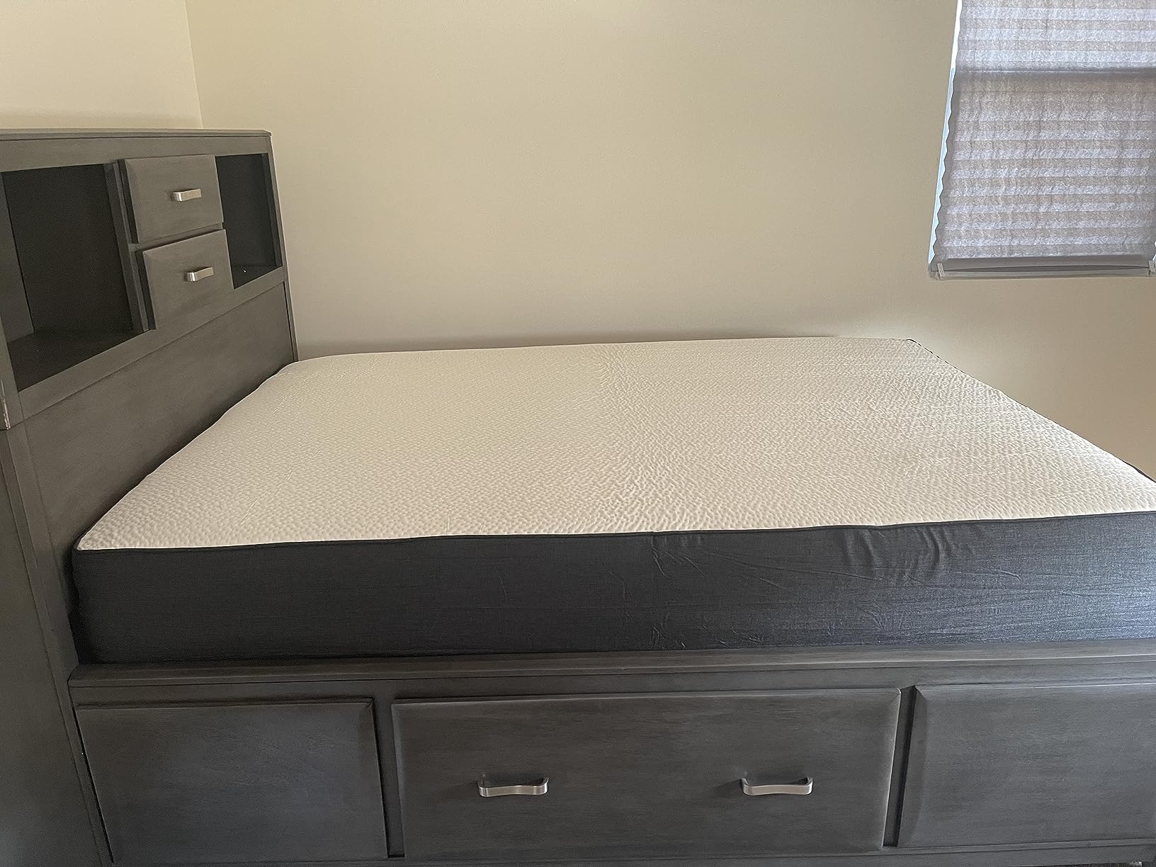 COOL GEL Memory Foam 10-Inch Mattress, CertiPUR-US Certified, Mattress in a Box, King, White customer photo 2