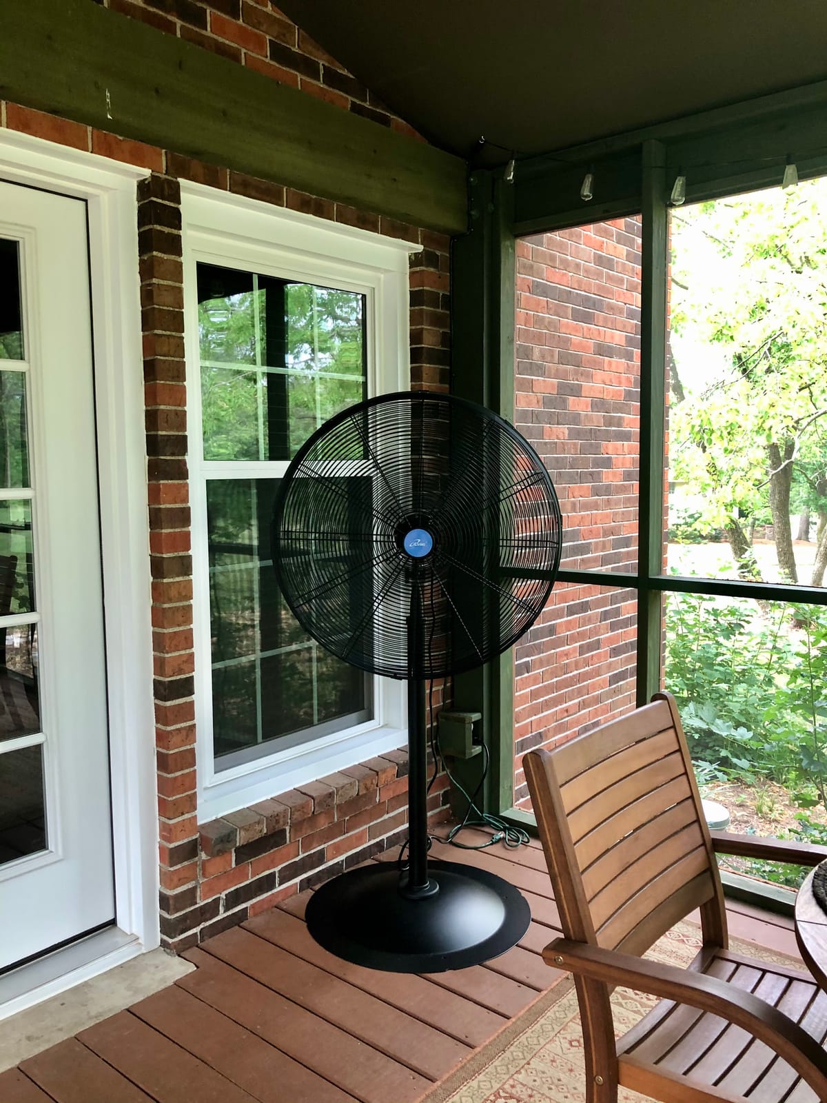 iLiving ILG8P30-72 Commercial Pedestal Floor Fan, 30-Inch, Industrial Heavy Duty Floor Standing Fan with 7261 CFM, Perfect for Home, Shop, Bedroom, Gym, Garage, Black customer photo 1