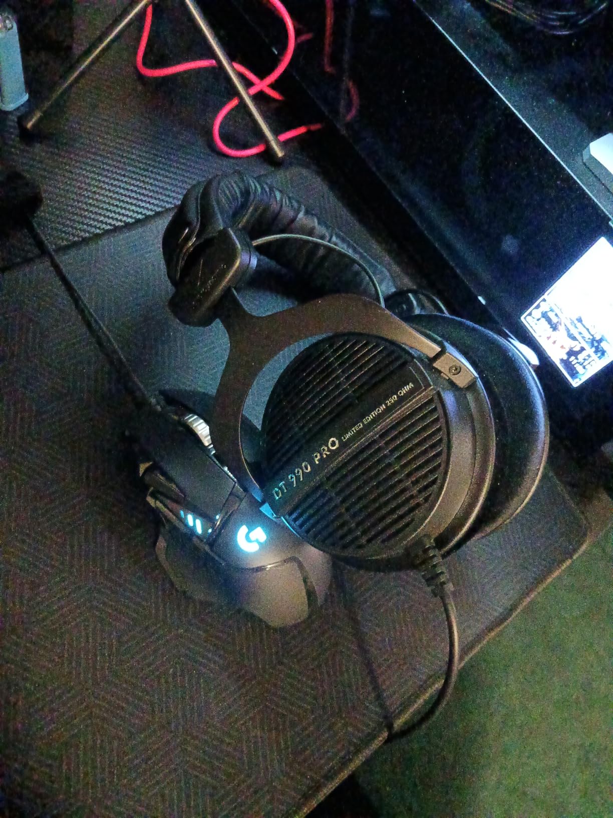 beyerdynamic DT 990 PRO Studio Headphones (250 Ohm, Black) | Open Back, Over Ear, Wired Professional Mixing, Music Production, Editing, Audiophile, Black Velour Ear Pads customer photo 2