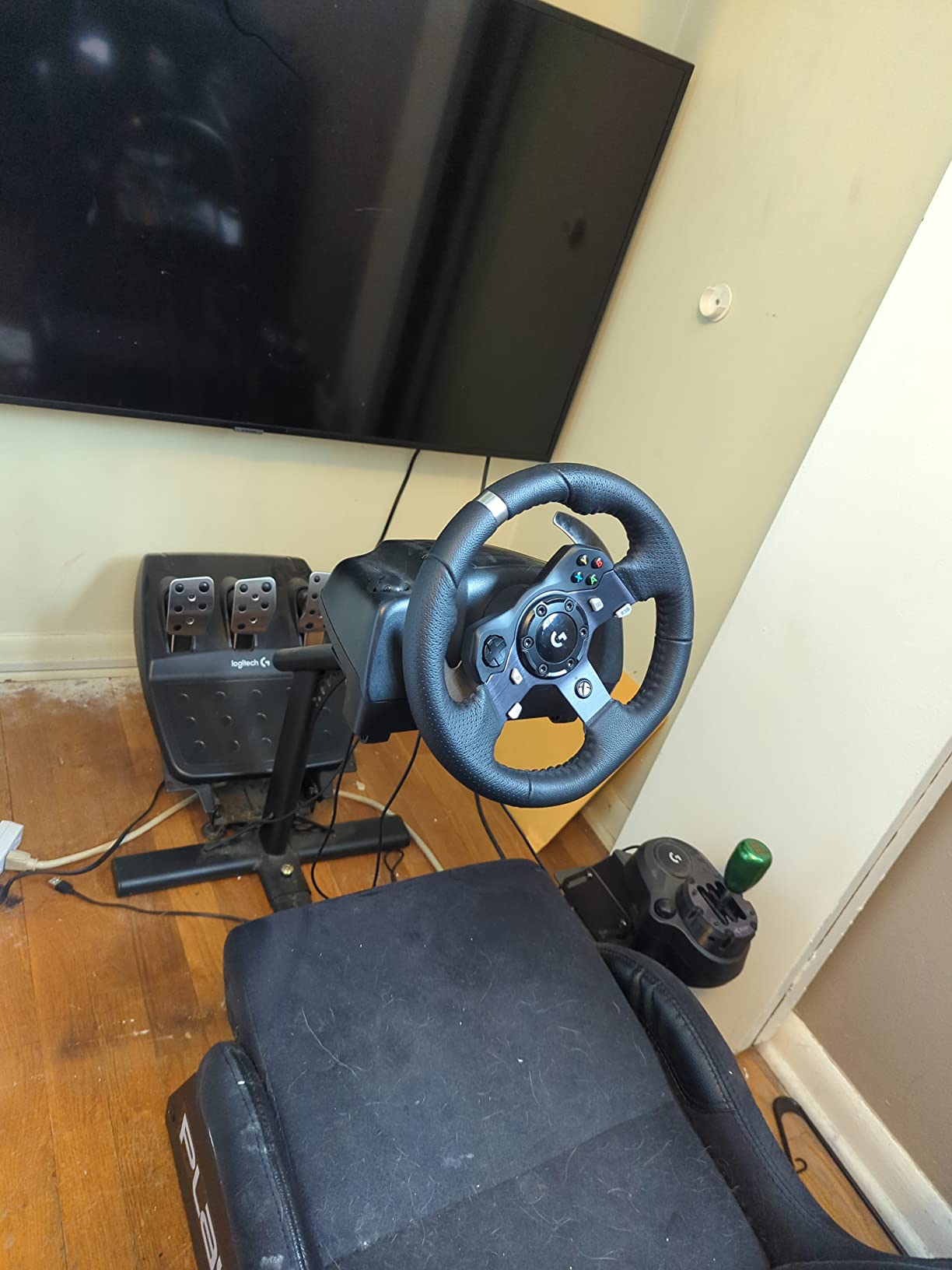 Logitech G920 Driving Force Racing Wheel and Pedals, Force Feedback + Logitech G Driving Force Shifter - Xbox Series X|S, Xbox One and PC, Mac - Black customer photo 2