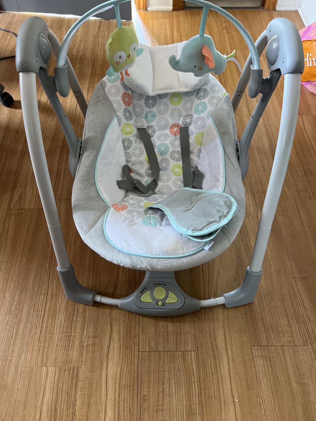 Ingenuity Swing 'n Go Lightweight Portable Baby Swing, Newborn to 9 Months | Infant Swing with Cushioned Harness, Foldable & Portable, Soothing Music & Nature Sounds, 30/45/60-Second Timer, 6-20 lbs customer photo 1