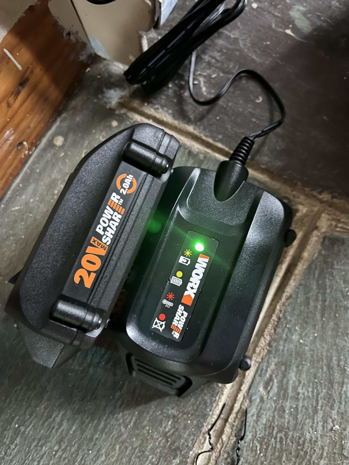 WORX Cordless String Trimmer & Lawn Edger, 12