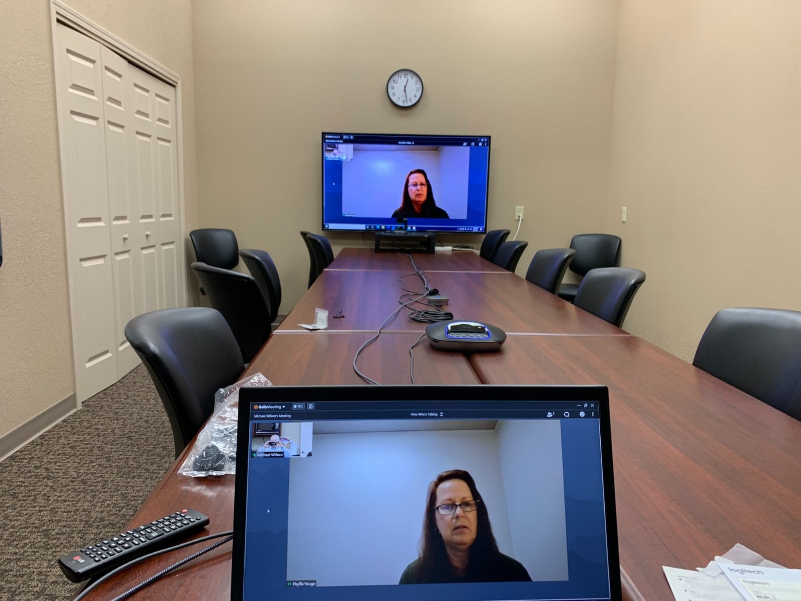 Logitech Group Video and Audio Conferencing System Big Meeting Rooms | For big meeting rooms, 8 GB RAM, Windows 7/8.1/10, macOS 10.10 or higher customer photo 1