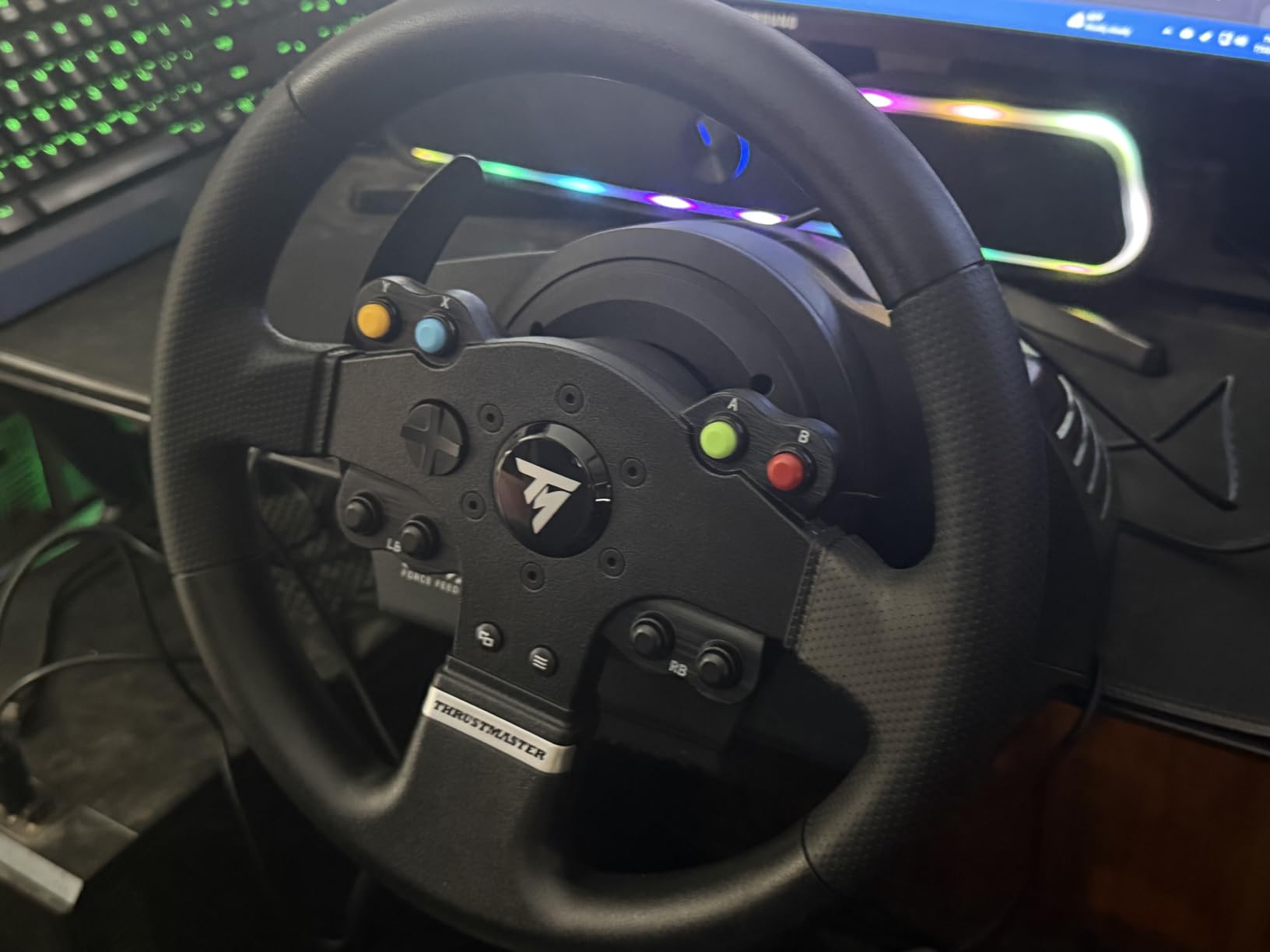 Thrustmaster TMX Force Feedback Racing Wheel & Pedals - XBOX & PC | 900-degree rotation, belt-pulley motor, 28 cm rim, 12-bit optical reading, ergonomic grip, for driving and truck sims customer photo 1