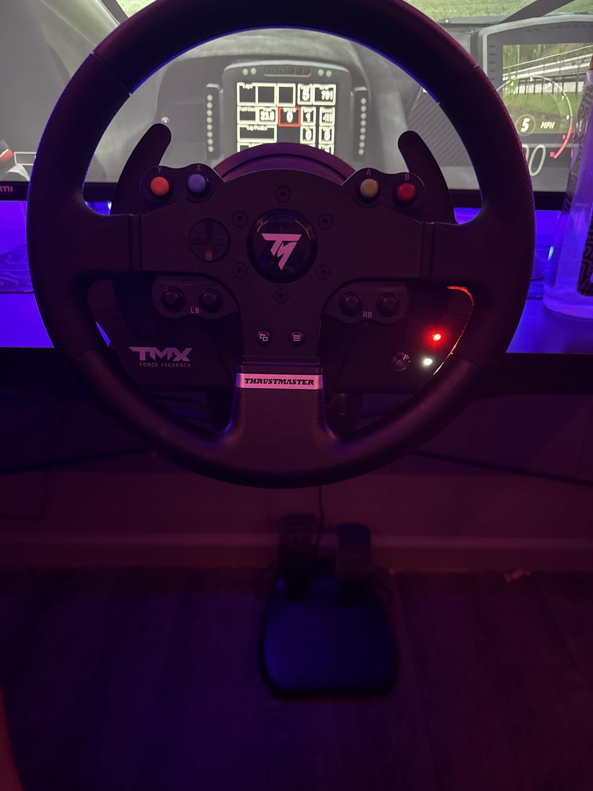 Thrustmaster TMX Force Feedback Racing Wheel & Pedals - XBOX & PC | 900-degree rotation, belt-pulley motor, 28 cm rim, 12-bit optical reading, ergonomic grip, for driving and truck sims customer photo 2