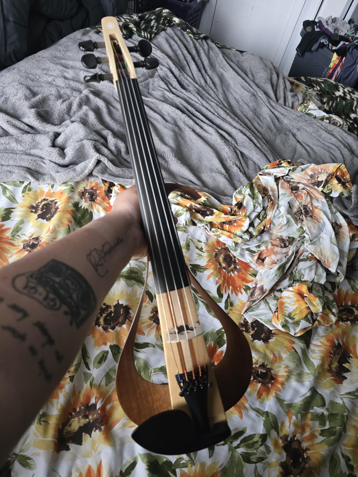 Yamaha YEV105NT Electric Violin, Natural, 5 String customer photo 1