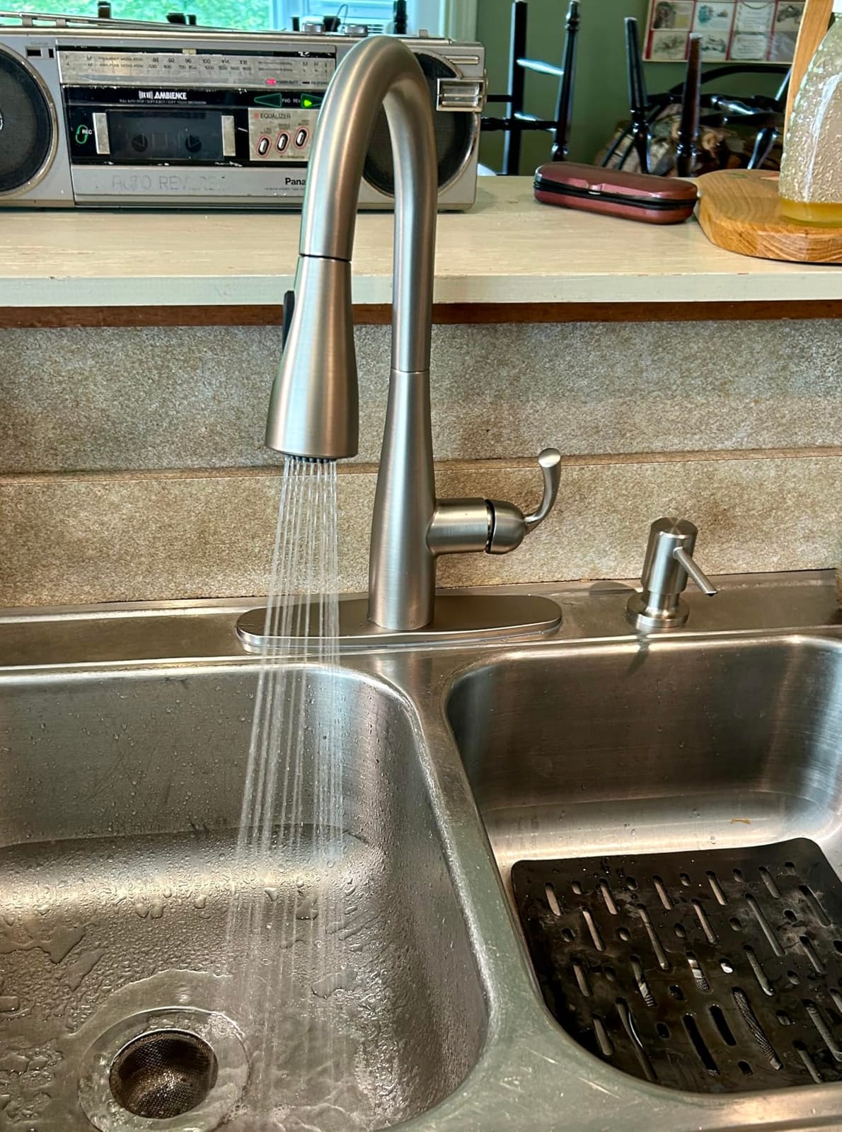 Moen Essie Spot Resist Stainless Pulldown Sprayer Kitchen Sink Faucet Set with Modern Pump Soap Dispenser, 87014SRS customer photo 1