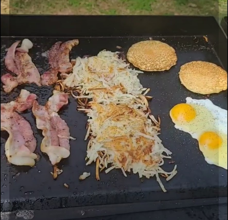 Royal Gourmet GD401 Portable Propane Gas Grill and Griddle Combo with Side Table | 4-Burner, Folding Legs,Versatile, Outdoor | Black 66 Inch | GD401 4-Burner Flat Top Gas Grill Griddle with Folding Legs, 48,000 BTU, Versatile, Outdoor | Black 66 Inch customer photo 2