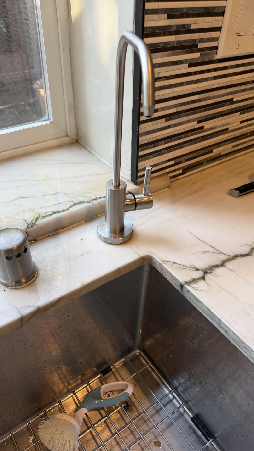 WEWE High-Arc Pull-Down Kitchen Faucet, Brushed Nickel, 3-Mode Sprayer with Soft Silicone Nozzles, 360° Swivel, 20-Inch Pull-Down Reach, SUS 304, 1- or 3-Hole Fit, Ceramic Cartridge customer photo 2