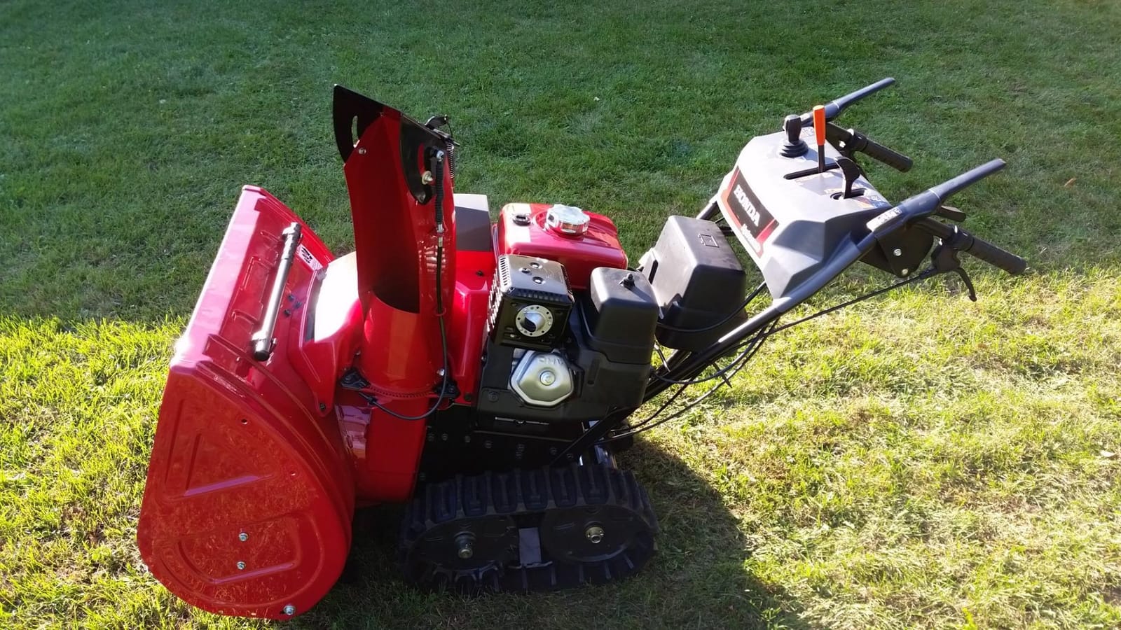 Honda HSS928 28-Inch Two Stage Snow Blower (HSS928AATD) | Electric Start and Track Drive, Clears Up to 1900 Pounds per Minute with 52-Foot Max Throwing Distance, Self-Propelled customer photo 1