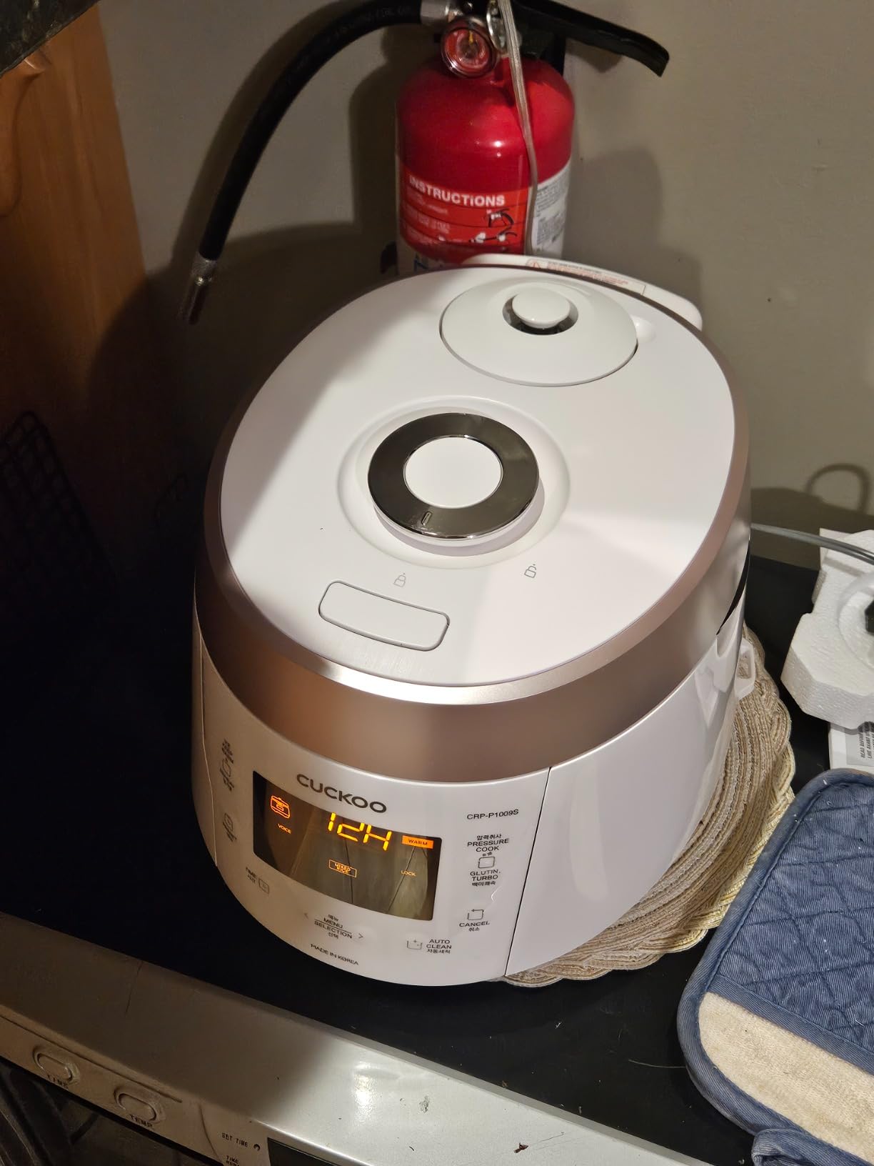 CUCKOO High Pressure Rice Cooker, 12-Cup Cooked, Black, CRP-P0609S customer photo 2