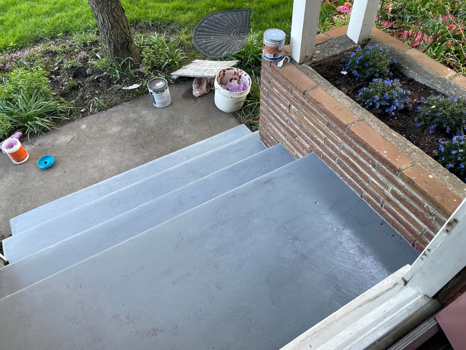 KILZ 1-Part Epoxy Concrete & Garage Floor Paint, Slate Gray, 1 Gallon customer photo 2