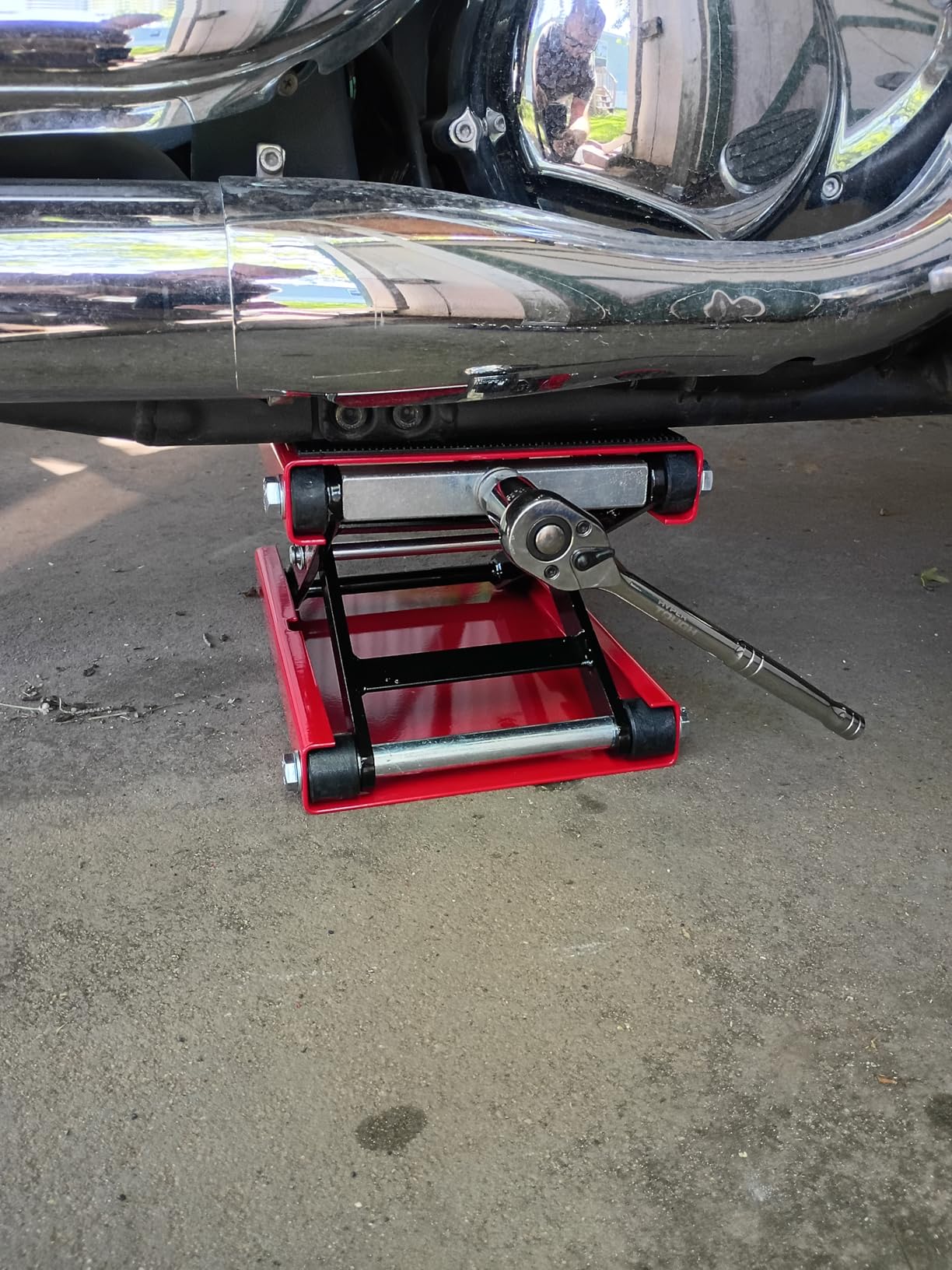 VIVOHOME 1100 LBS Motorcycle Lift Scissor Jack, Wide Deck Hoist Stand, Red | Height Adjustable Center Stand with Crank, Steel Lift for Cruiser, Dirt Bike, ATV customer photo 1