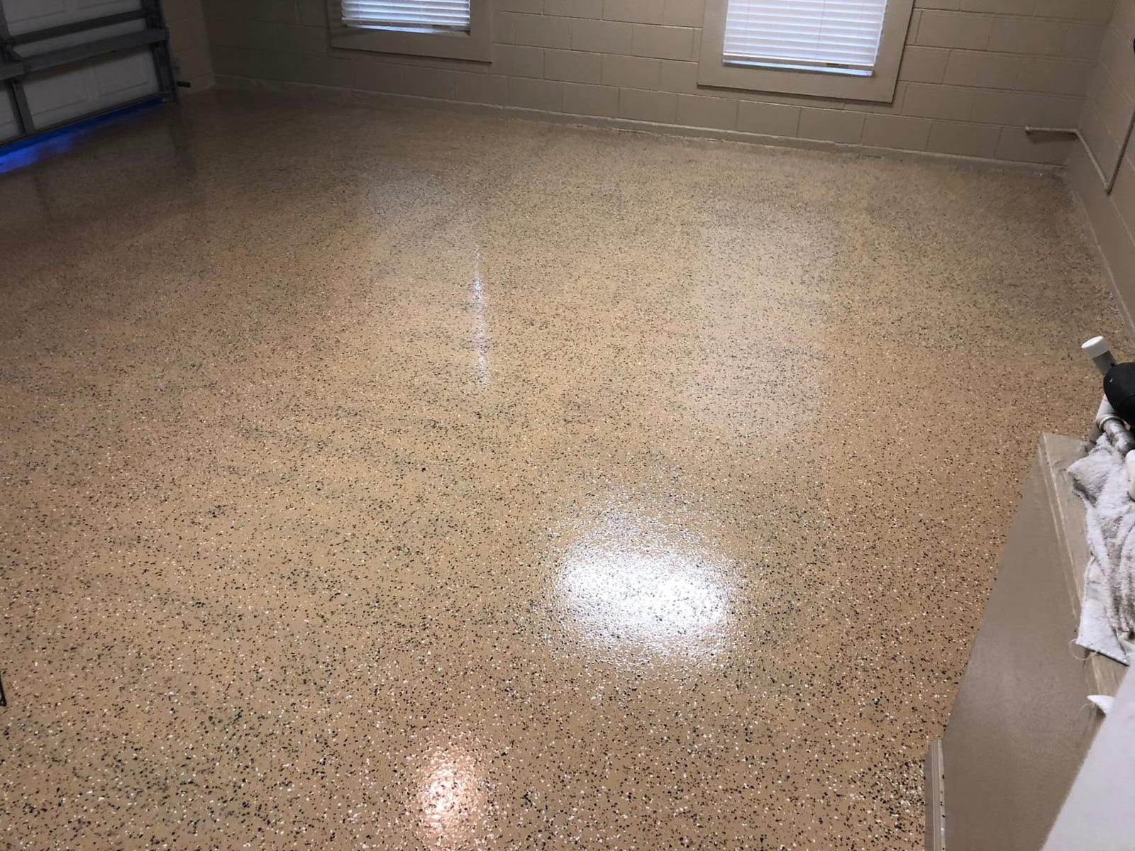 Rust-Oleum RockSolid Polycuramine High Gloss Gray Garage Floor Coating | 20X Stronger Than Epoxy, Resists Hot Tire Pickup, Self-Leveling Formula, Stain Resistant, Covers 500 Sq Ft, 2.5 Car Kit customer photo 2