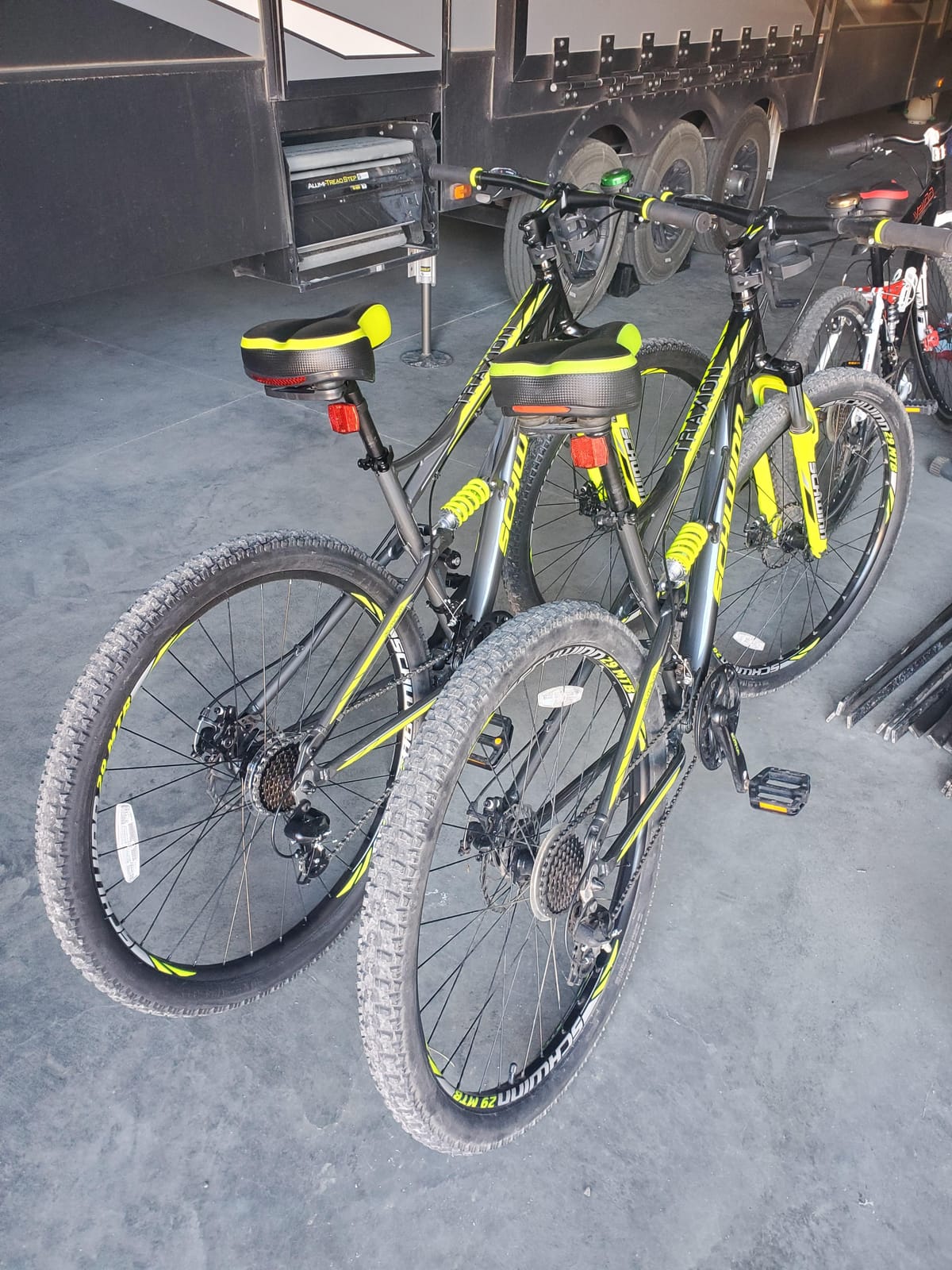 Schwinn Traxion Mountain Bike for Adult Men Women, 29-Inch Wheels, Full Suspension, 24-Speed Shimano Drivetrain, Trigger Shifter, 18-Inch Aluminum Frame, Mechanical Disc Brake, Matte Grey/Neon Green customer photo 1