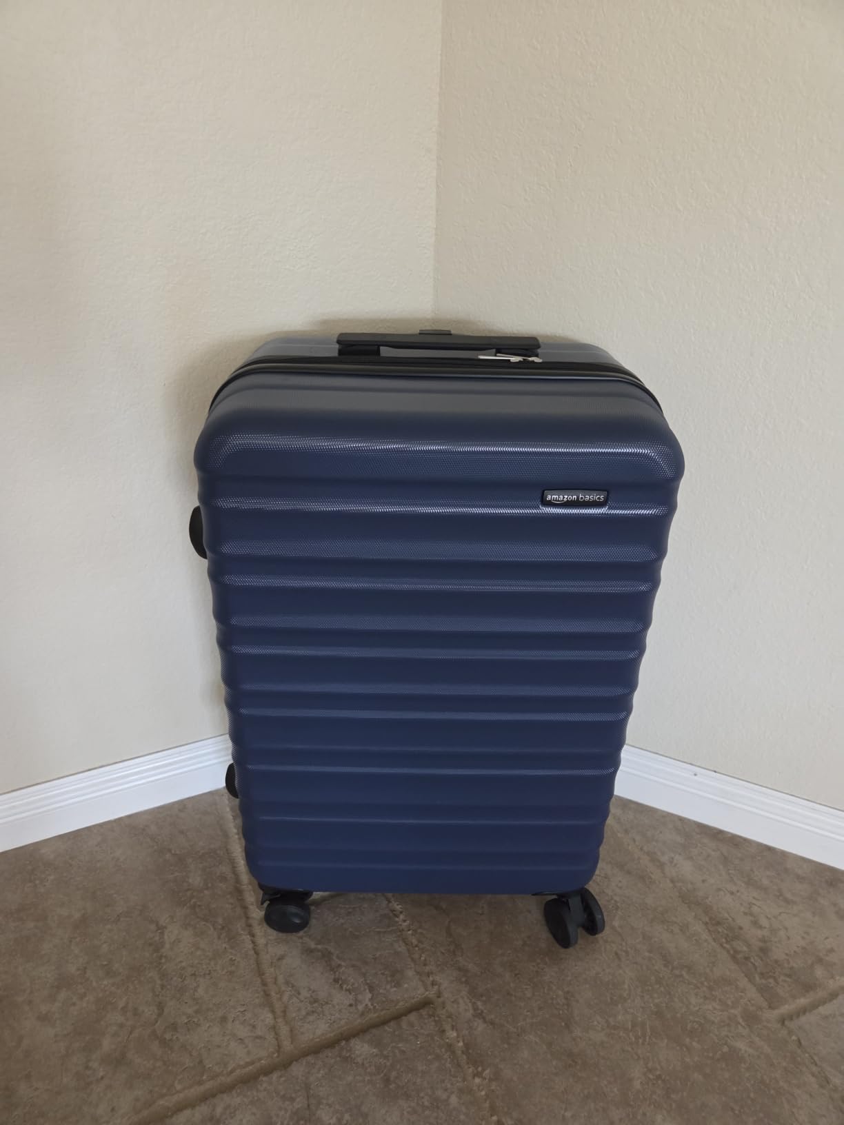 Amazon Basics 3-Piece Hardside Expandable Travel Luggage Set (21