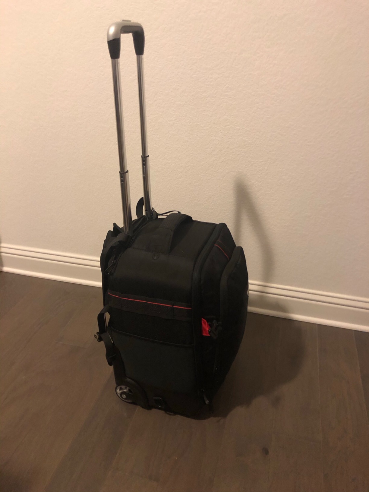Neewer 2-in-1 Rolling Camera Backpack Trolley Case - Anti-shock Detachable Padded Compartment, Hidden Pull Bar, Waterproof customer photo 2