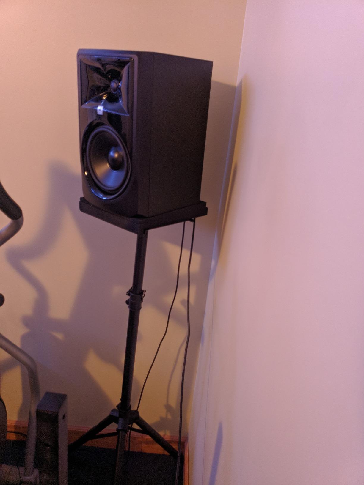 JBL Professional 308P MkII 8-Inch, 2-Way, Powered, Active Monitor Speaker for Near Field Music Production customer photo 2