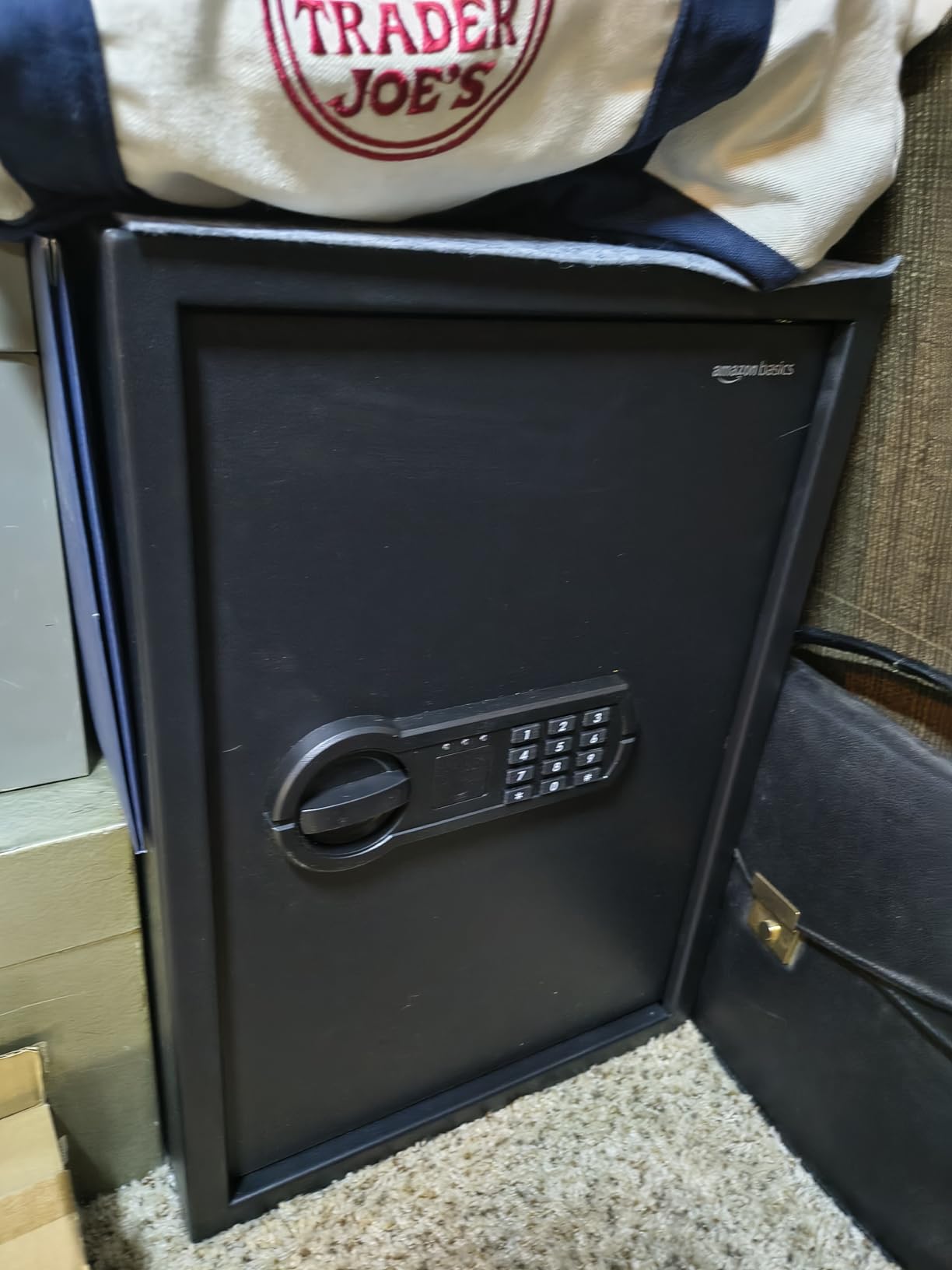 Amazon Basics Steel Home Security Safe Box with Electronic Keypad Lock for Documents, Jewelry, Valuables, 1.8 Cubic Feet, Black customer photo 1