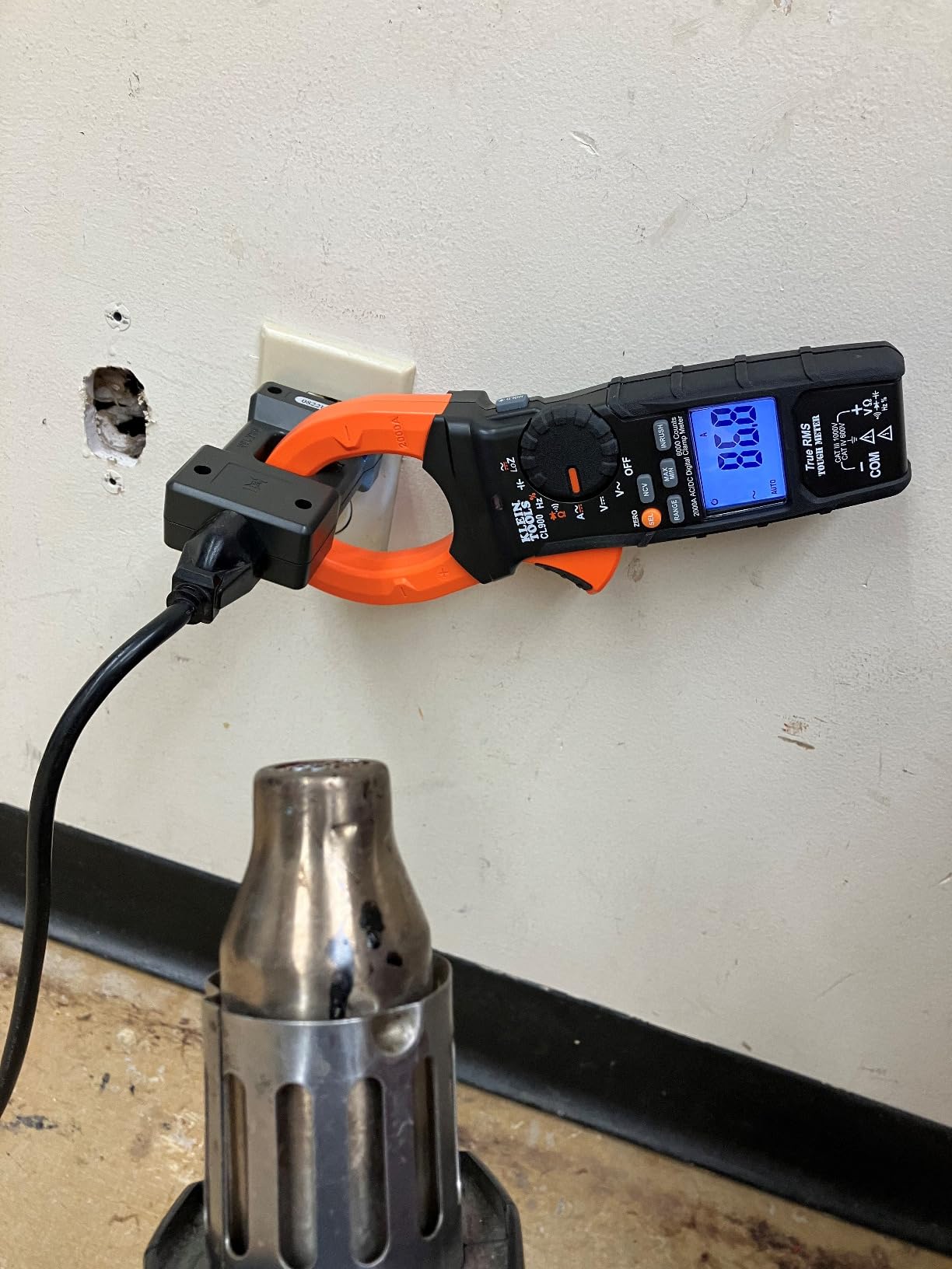 Klein Tools CL900 Digital Clamp Meter, Auto Ranging TRMS, AC/DC Voltage/Current, 2000A, LoZ, Continuity, Frequency, NCVT, Temp, More, 1000V customer photo 1