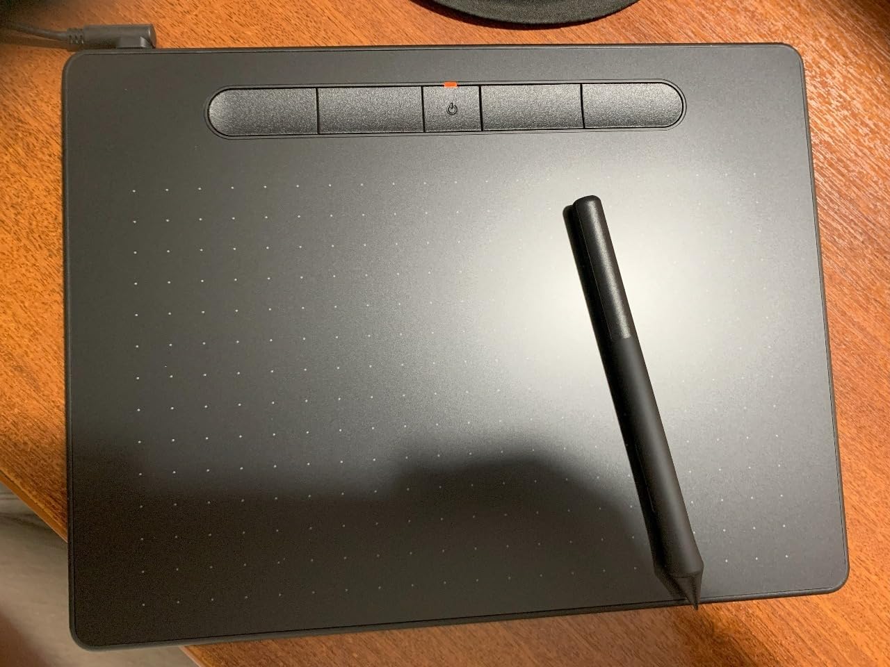 Wacom Intuos Medium Bluetooth Graphics Drawing Tablet, Portable for Teachers, Students and Creators, 4 Customizable ExpressKeys, Compatible with Chromebook Mac OS Android and Windows - Black | Battery-Free Pen, 4096 Pressure, Bluetooth and USB, Windows and Mac and Android and Chromeos customer photo 2