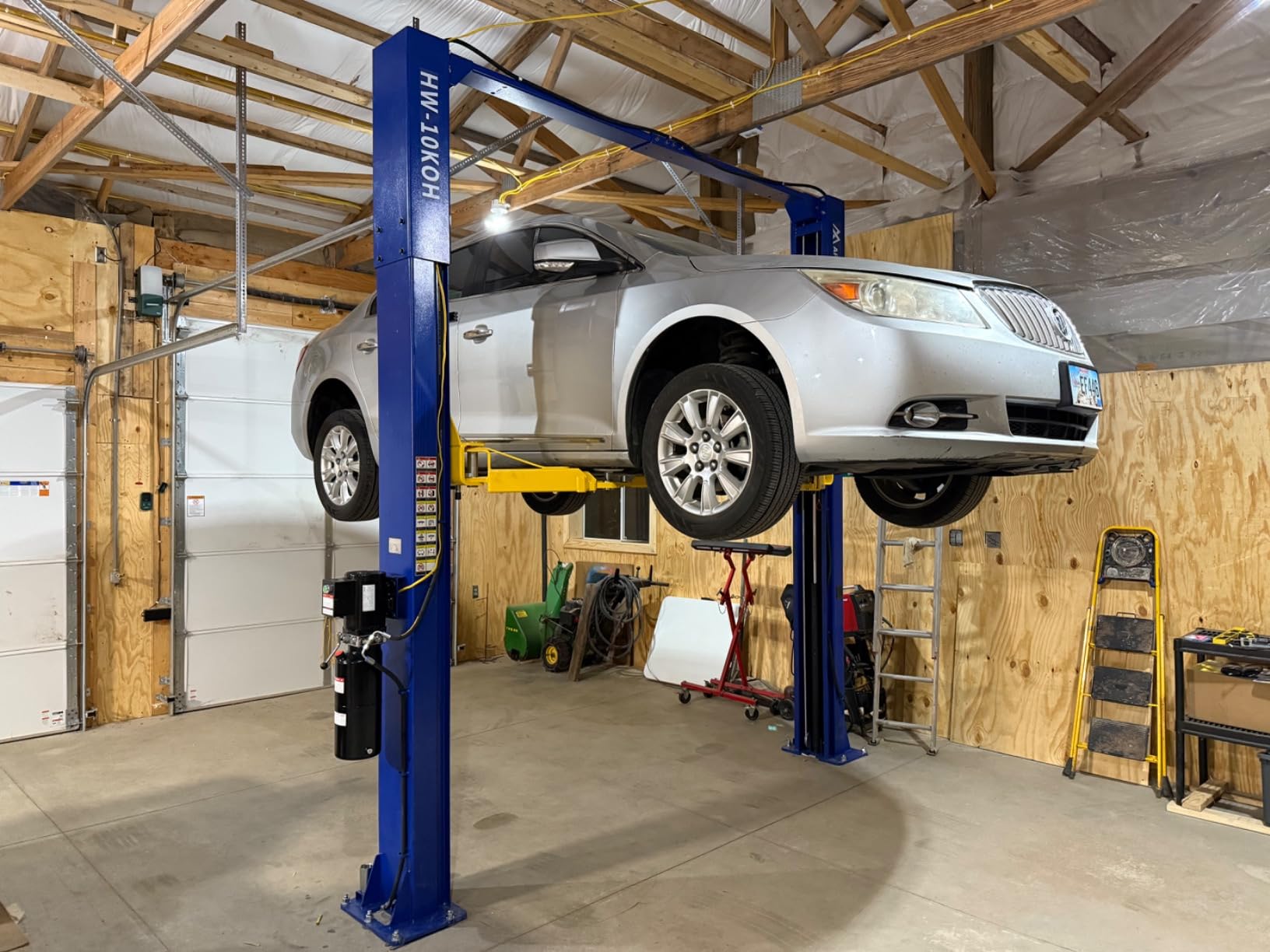 APlusLift HW-10KOH-A 10000LB Two Post Overhead Car Lift 3 Year Warranty | 3 Year Parts Replacement Rigid Double S Columns Carriage Stronger Commercial-grade Steel Clear Floor Design customer photo 1