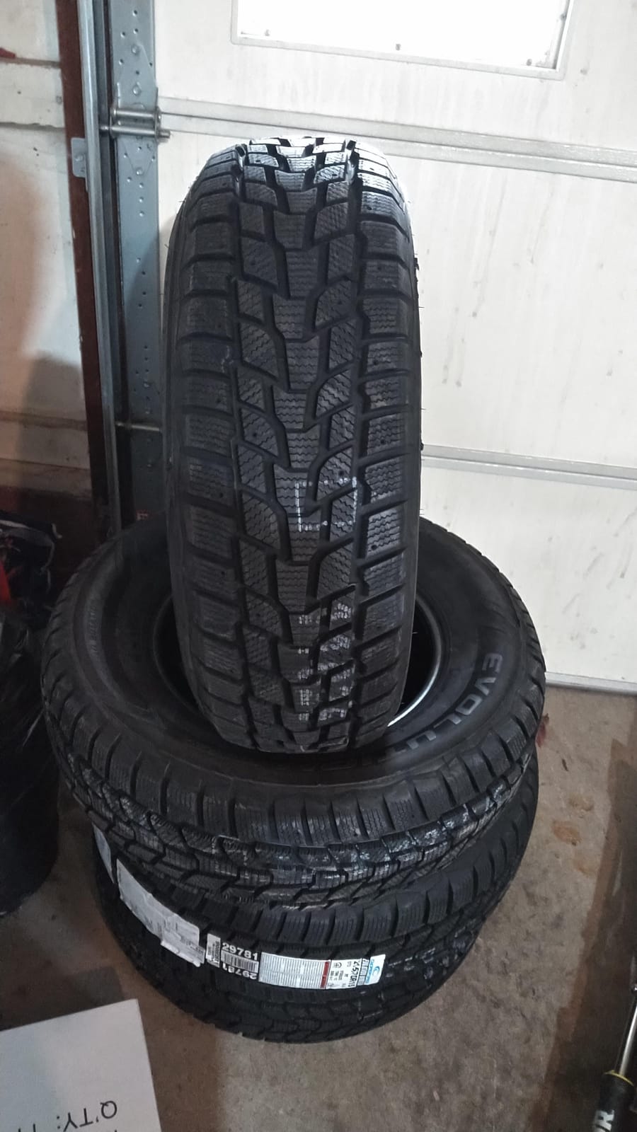 Cooper Evolution Winter 235/55R18 100H Tire customer photo 2