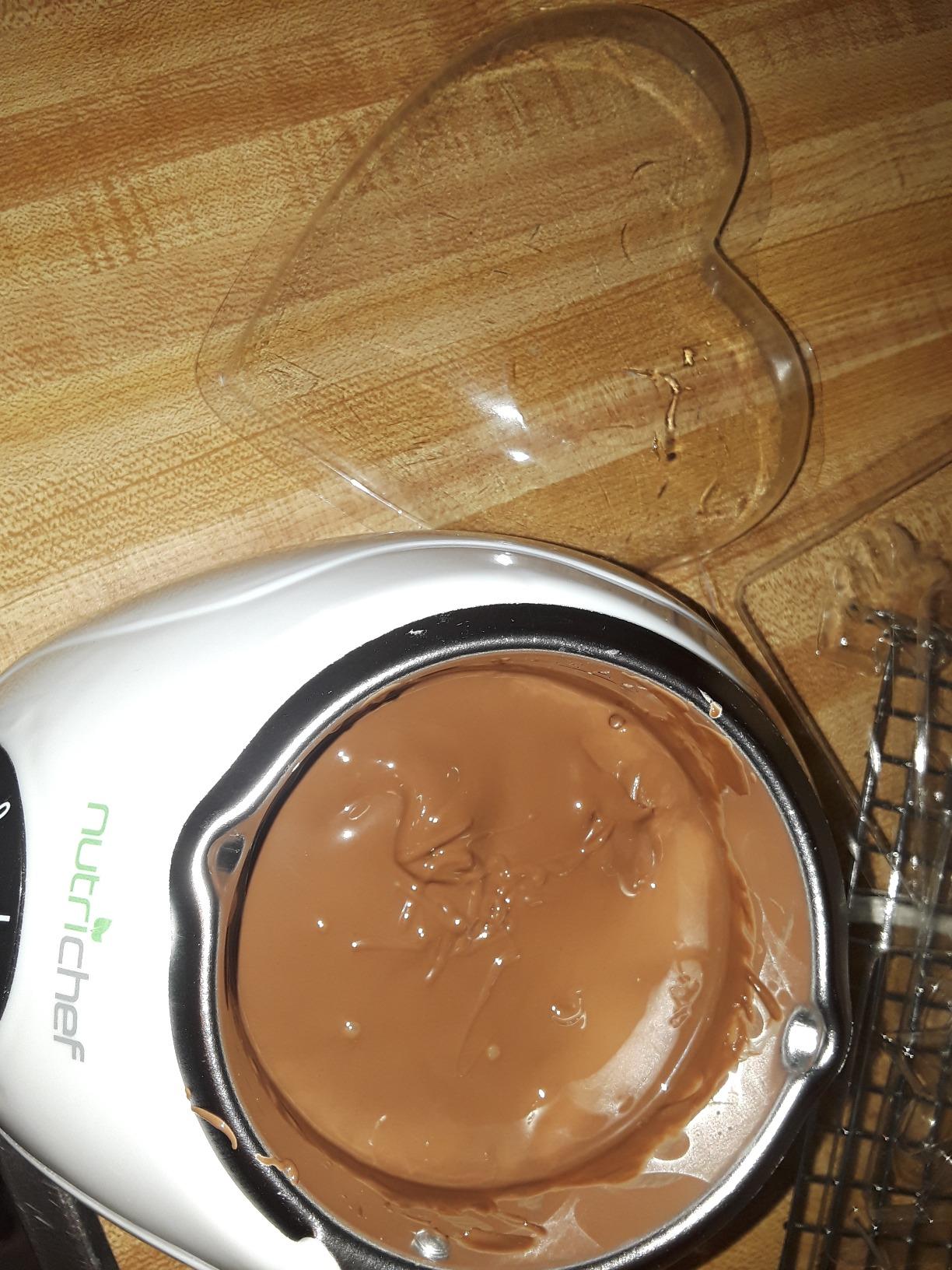 NutriChef Electric Fondue Pot | 25W Chocolate Melting Warmer | 8.8 Oz Capacity | Keep Warm Dipping Function & Removable Pot | Perfect for Melting Chocolate, Butter & Cheese | White customer photo 2