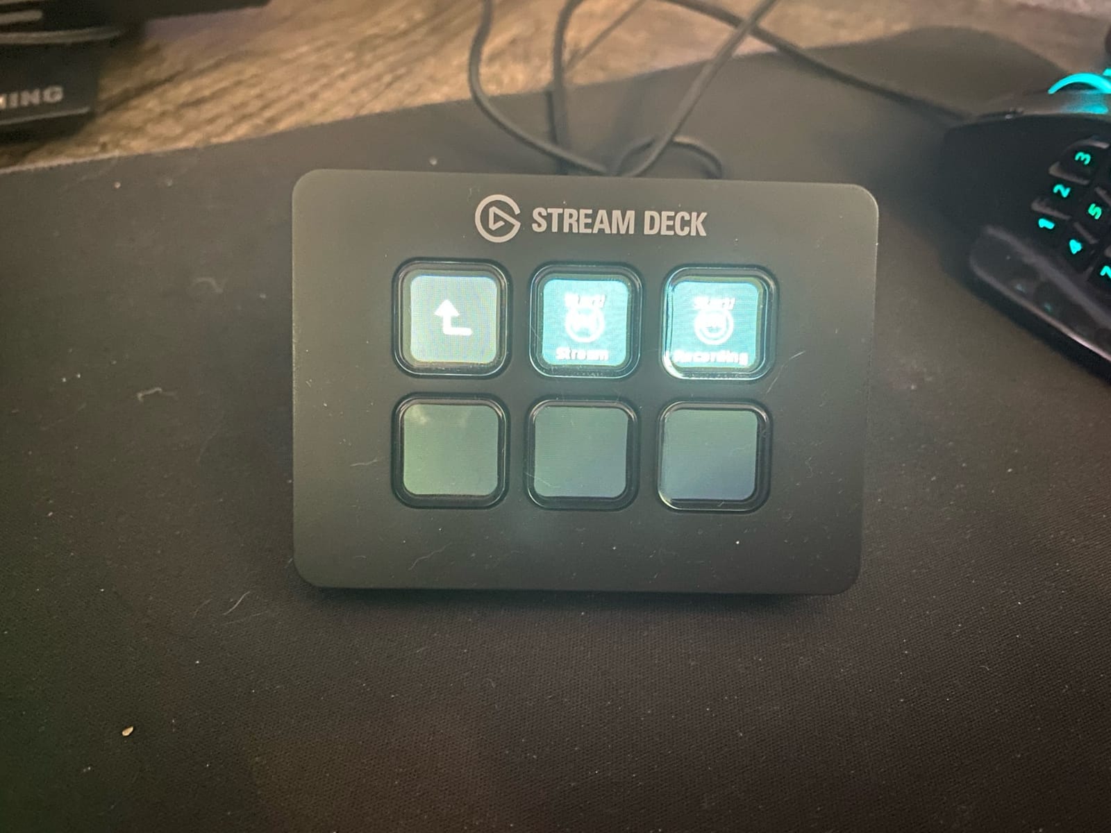 Elgato Stream Deck Mini, 6 Customizable LCD Macro Keys | Compatible with Zoom, Teams, Office, Adobe apps and more, Drag-and-drop setup, Multi-action sequencing, Works Mac and PC customer photo 2