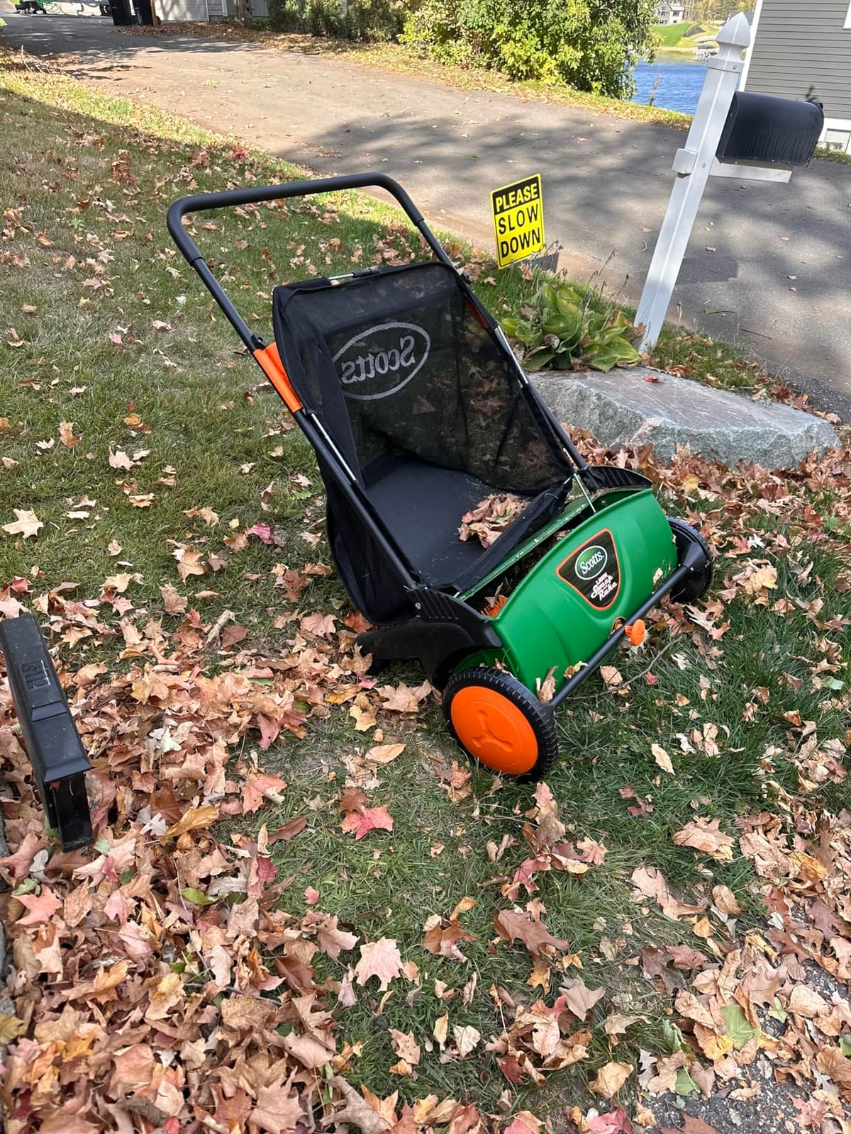 Scotts Outdoor Power Tools LSW70026S 26-Inch Push Lawn Sweeper, Black/Green customer photo 2